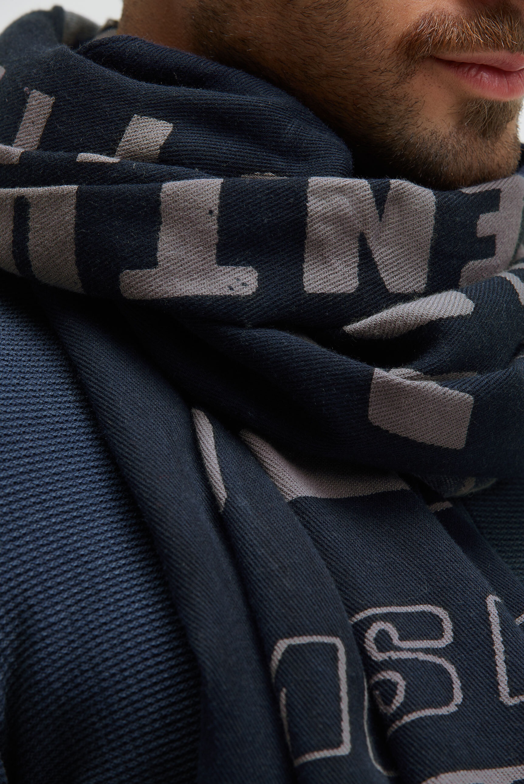 CAMP DAVID Strickschal