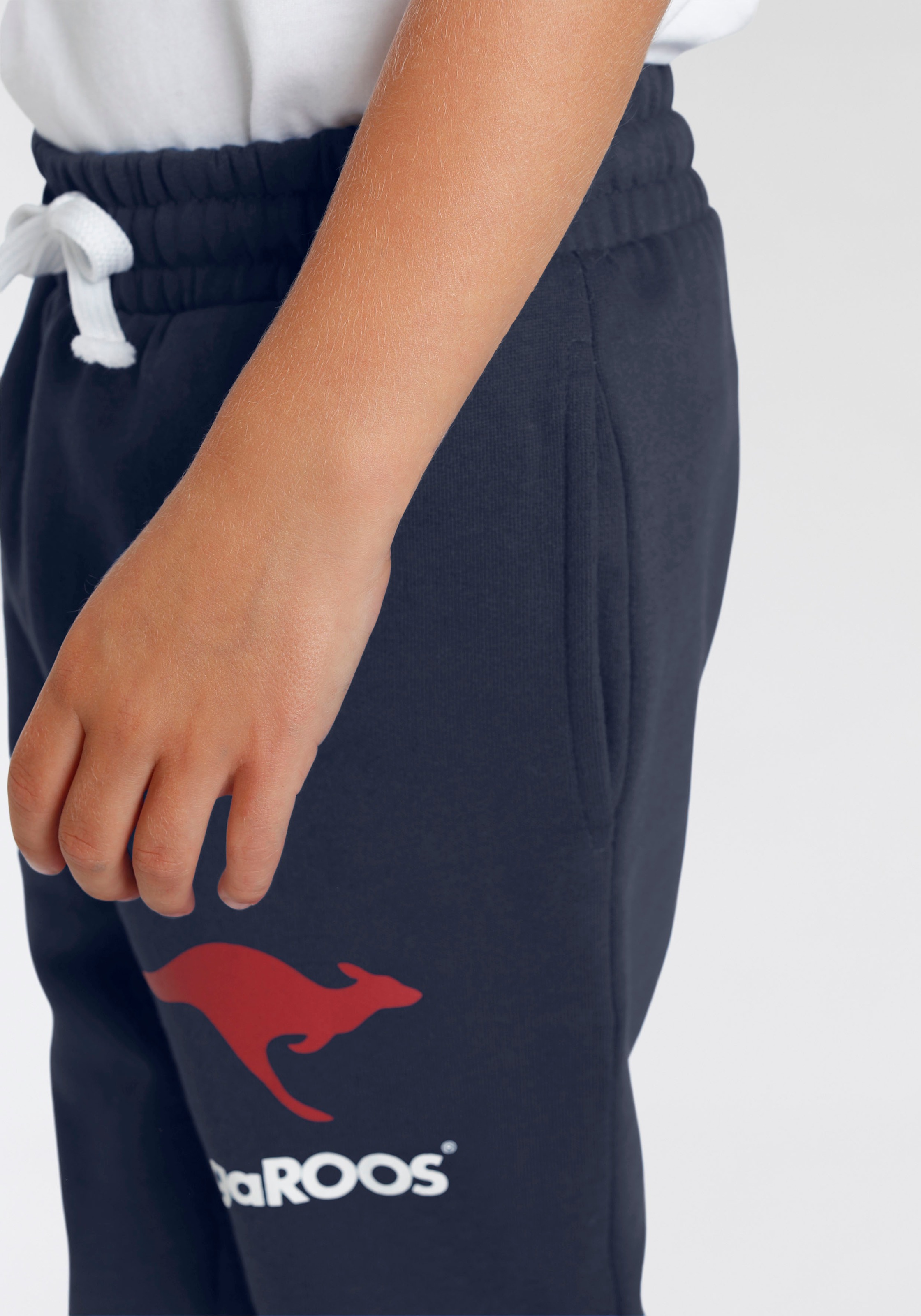 Thumbnail - KangaROOS Sweathose "Jogginghose mit Logo-Print" Basic für kleine Jungen