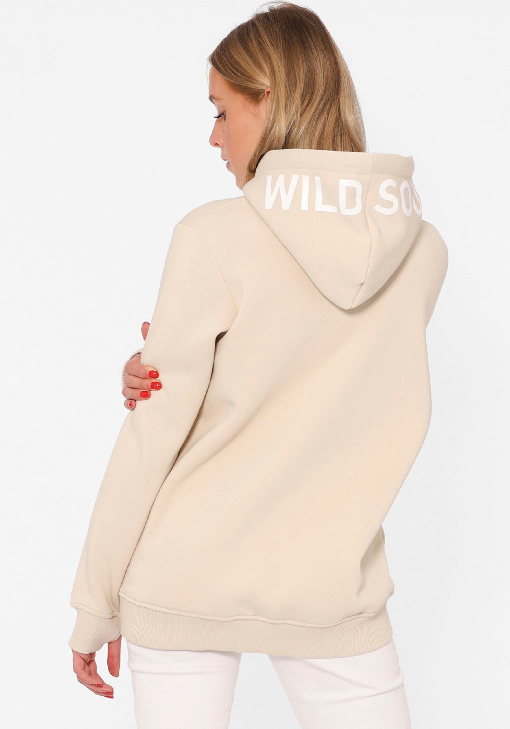 Zwillingsherz Hoodie, mit "Wild and Free"-Aufdruck im Leo-Design und gestickten Herzen