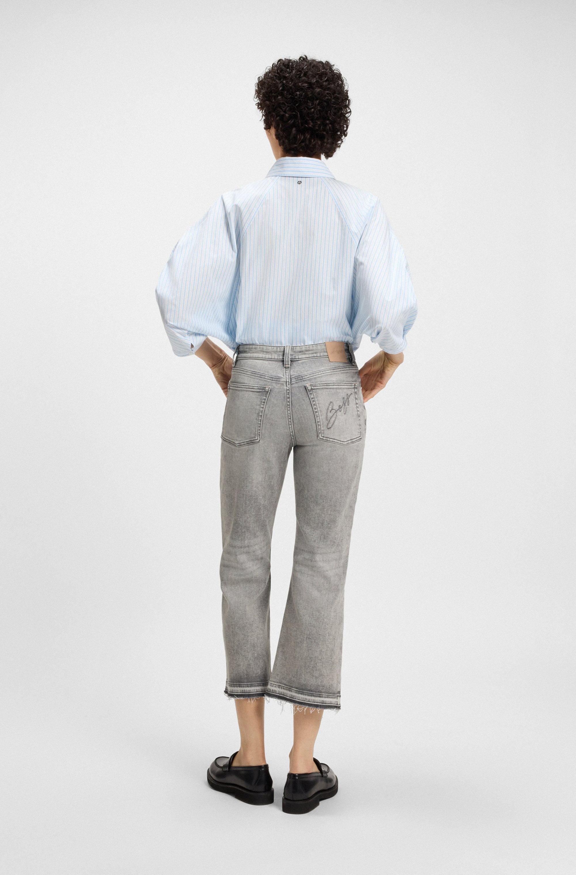 BOSS ORANGE 7/8-Jeans »SOFT KICK FLARE MR Premium Damenmode«, Cropped Länge mit ausgefranster Kante