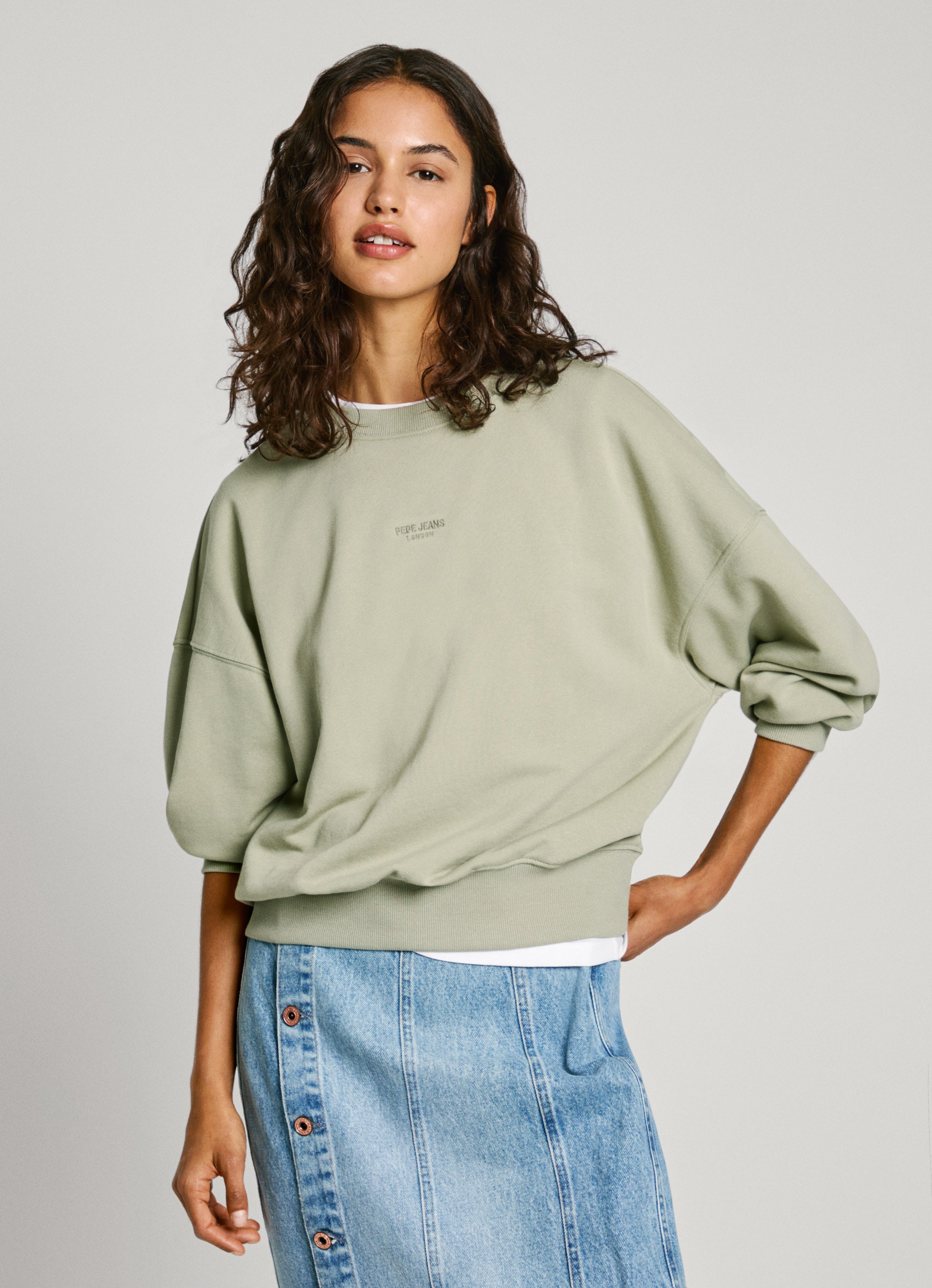 Pepe Jeans Sweatshirt "EVELYN", mit kleiner Ton-in-Ton Logostickerei günstig online kaufen