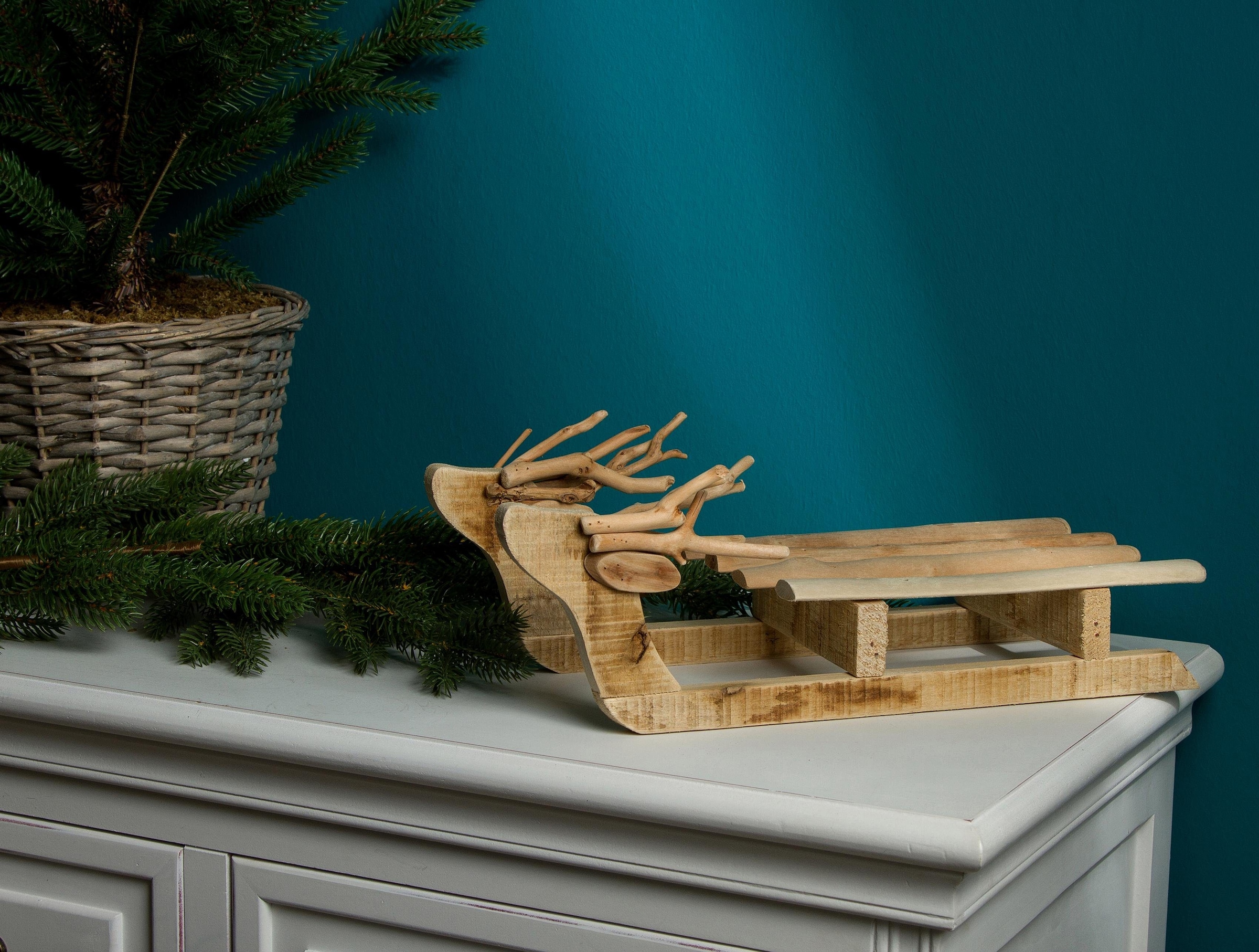 Myflair Möbel & Accessoires Weihnachtsfigur »Schlitten, Weihnachtsdeko«, aus Holz, mit Ästen dekoriert