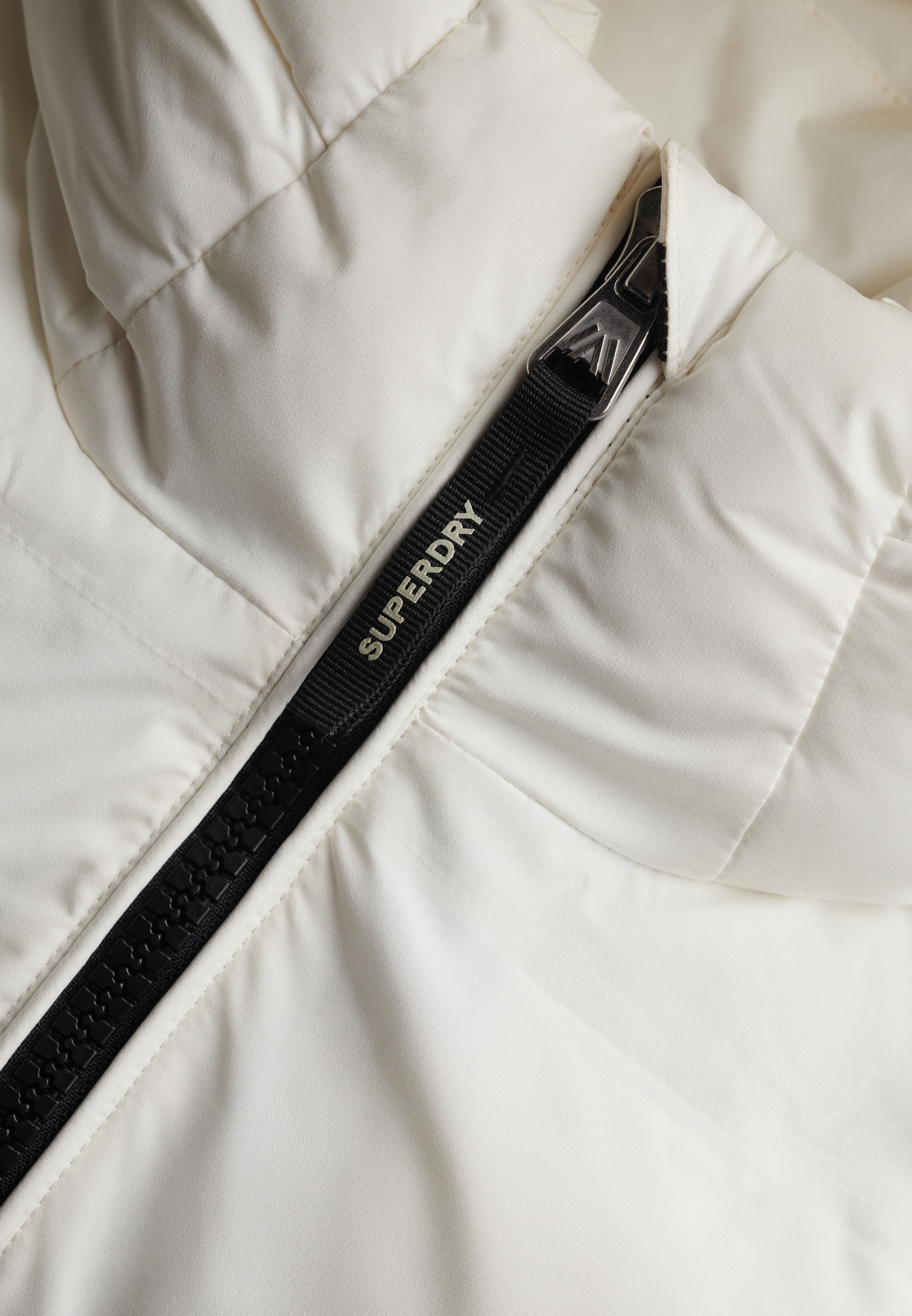 Superdry Steppjacke »CABLE KNIT SLEEVE HYBRID« Kunstfaser, Strickärmel, slim fit