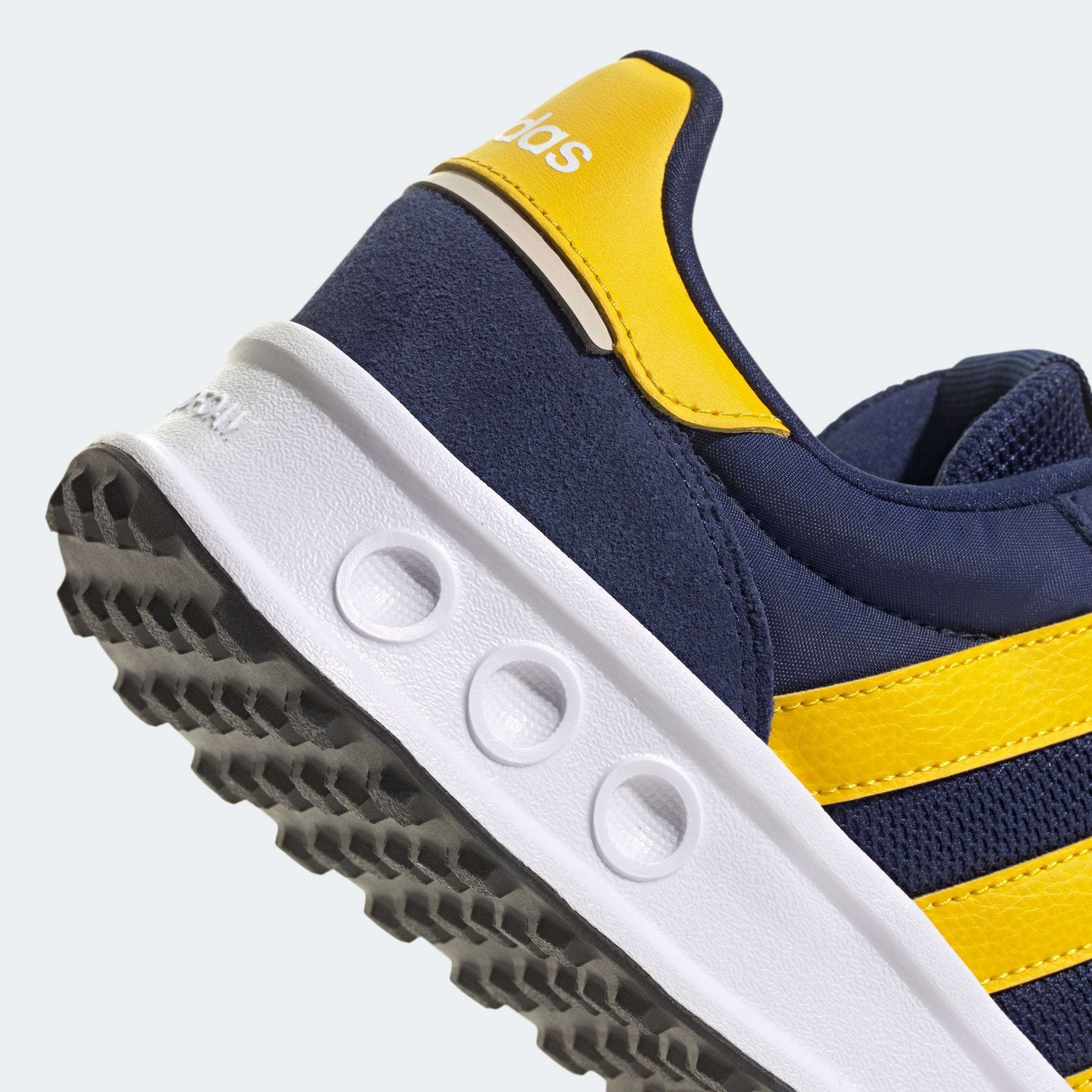 adidas Sportswear Sneaker »RUN 84«, inspiriert vom Design des adidas LA Trainer