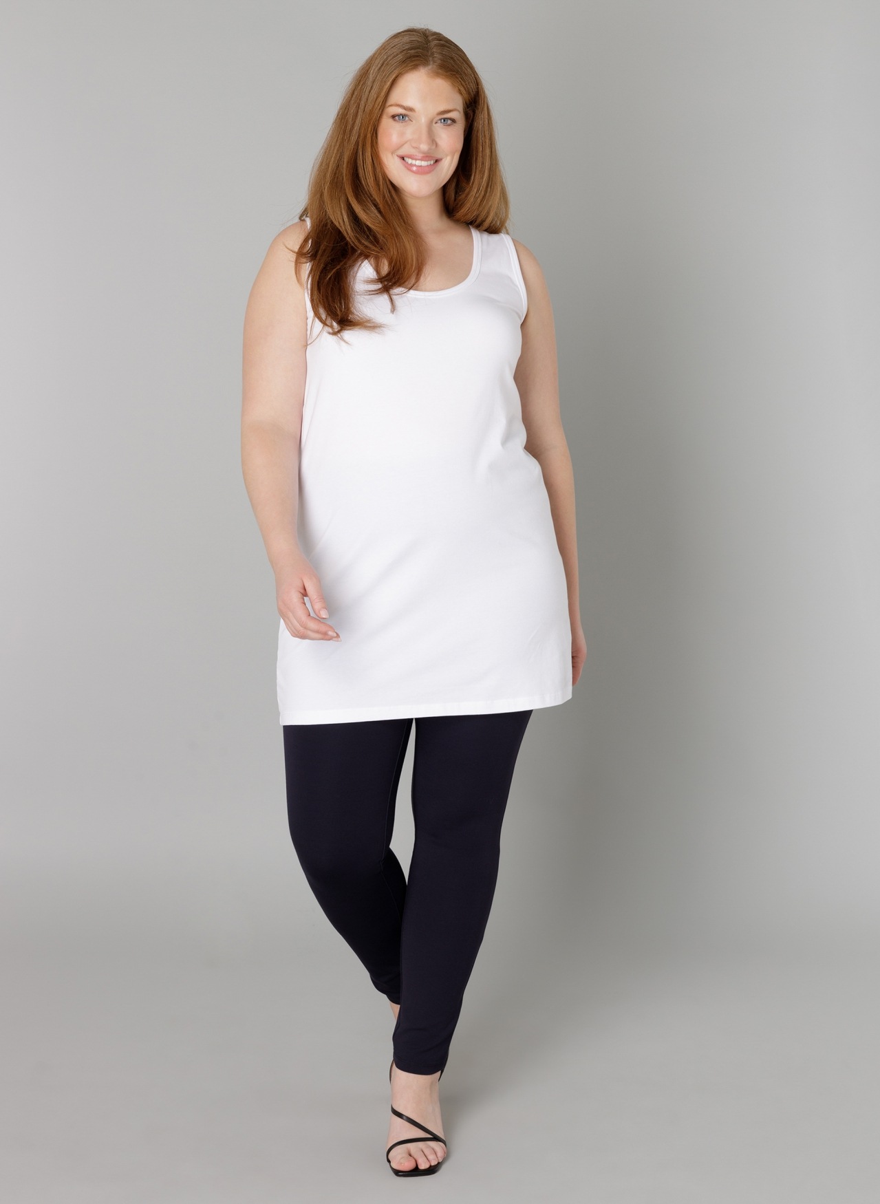 Thumbnail - Base Level Curvy Trägertop Hüftbedeckender Schnitt mit Schlitzen am Saum