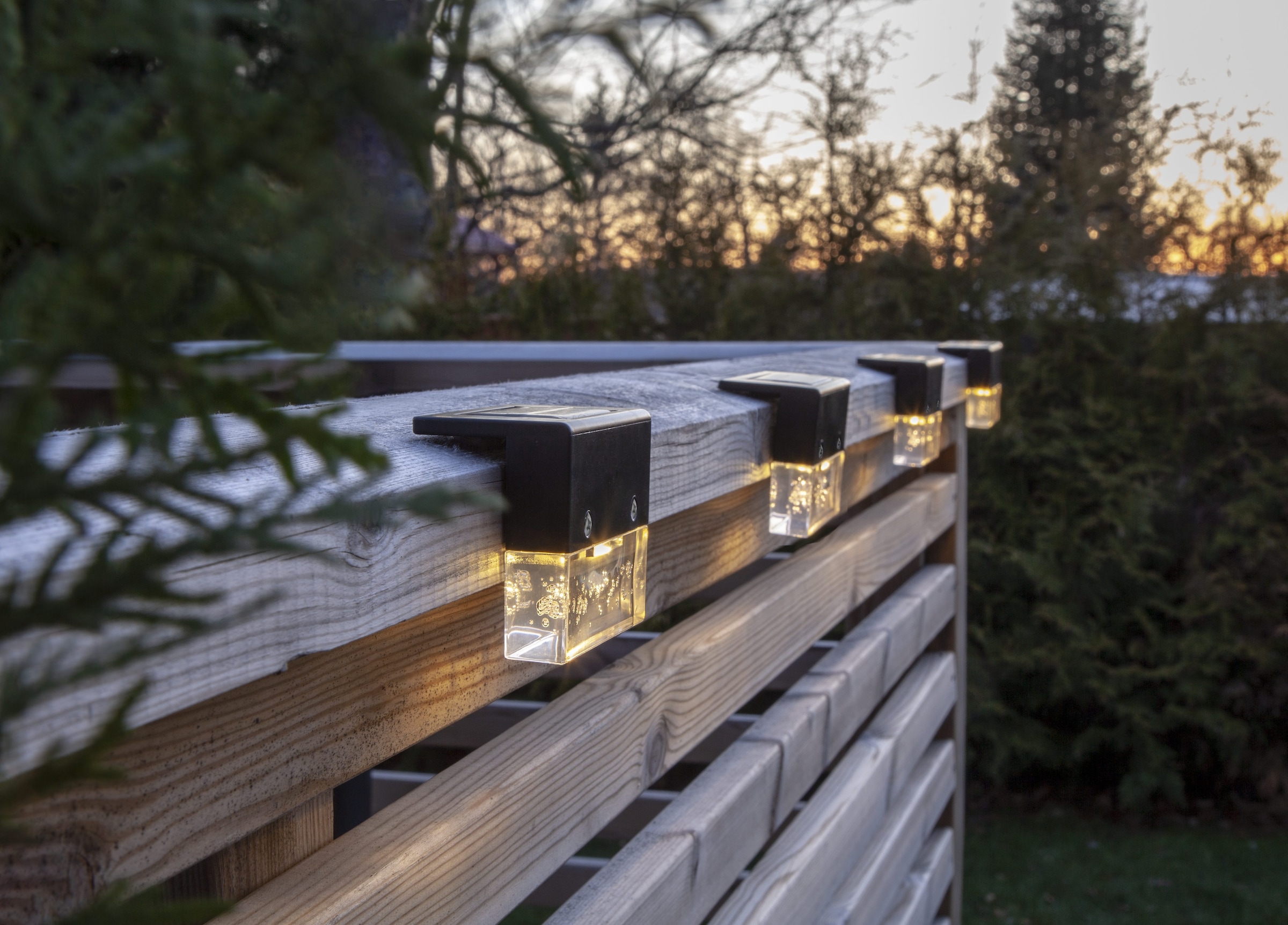 Parforce Traditional Hunting LED Solarleuchte »Solar-Wandleuchte Bubbly Fence« LED-Board 4 Stk. Warmweiß 4er-Set, bubbly Acrylteil, Dämmerungssensor
