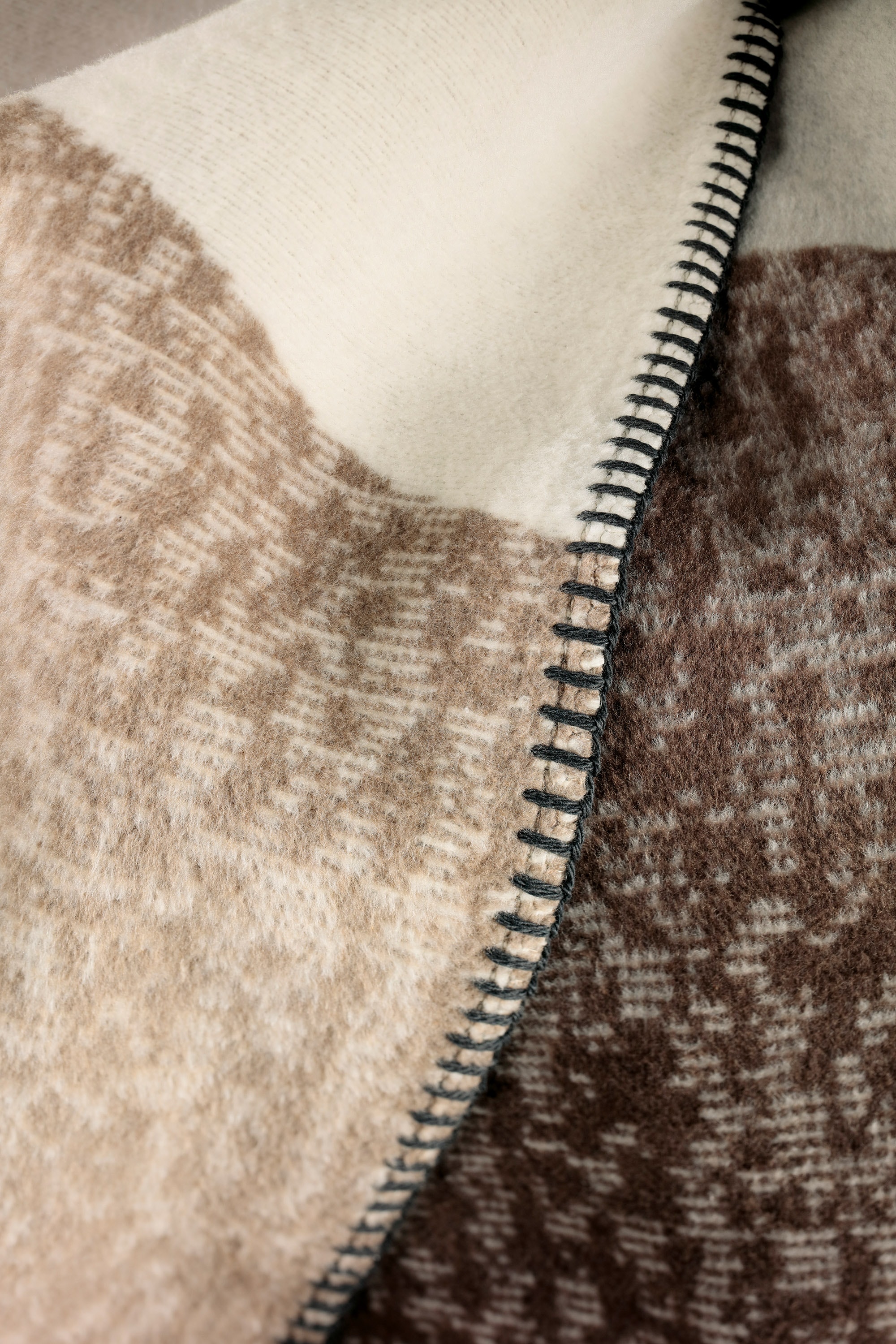 Biederlack Wohndecke »Conture Flow« dezentes Muster in Struktur-Optik