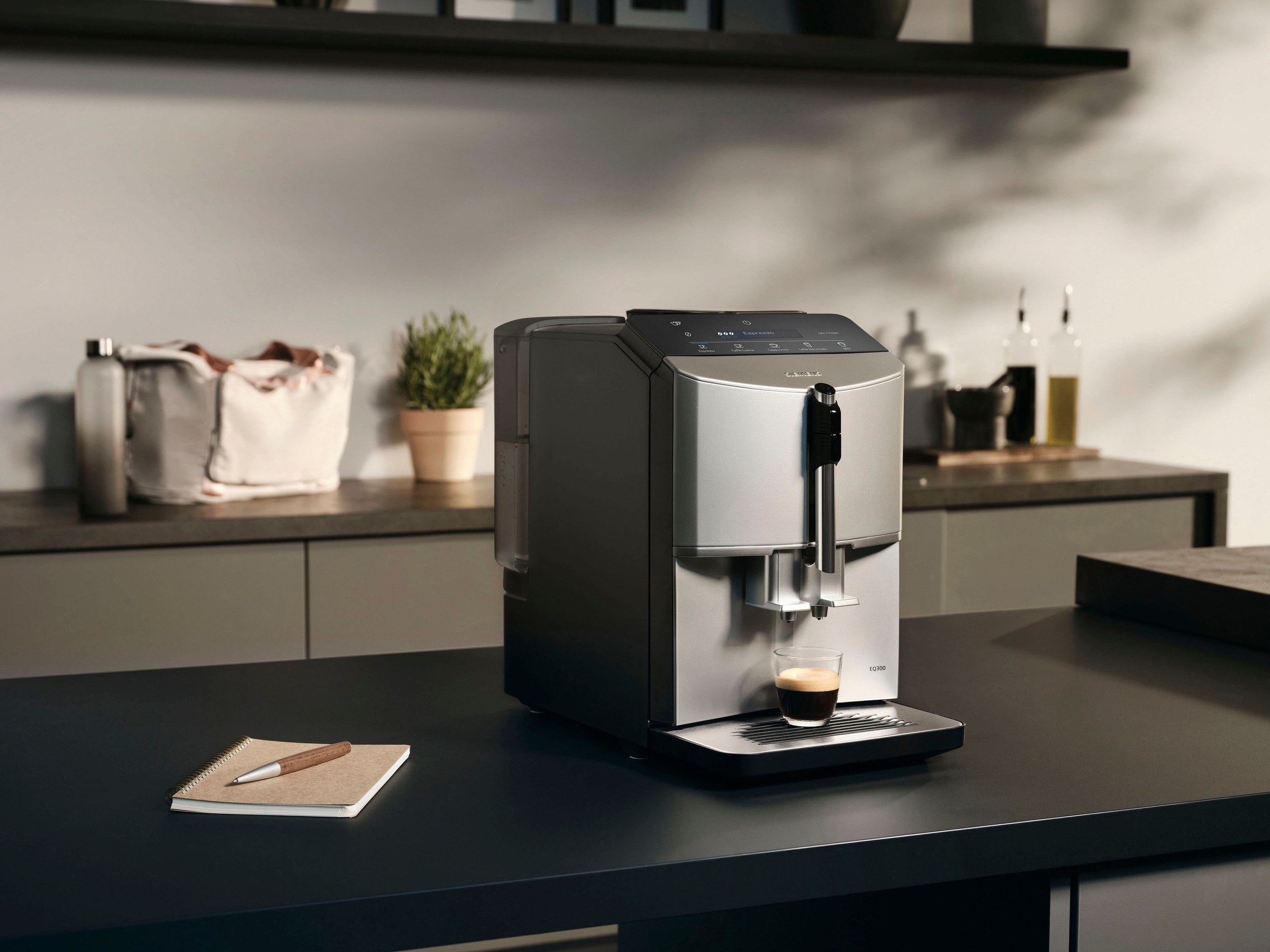 SIEMENS Kaffeevollautomat "EQ300 TF303E07, viele Kaffeespezialitäten, OneTo günstig online kaufen
