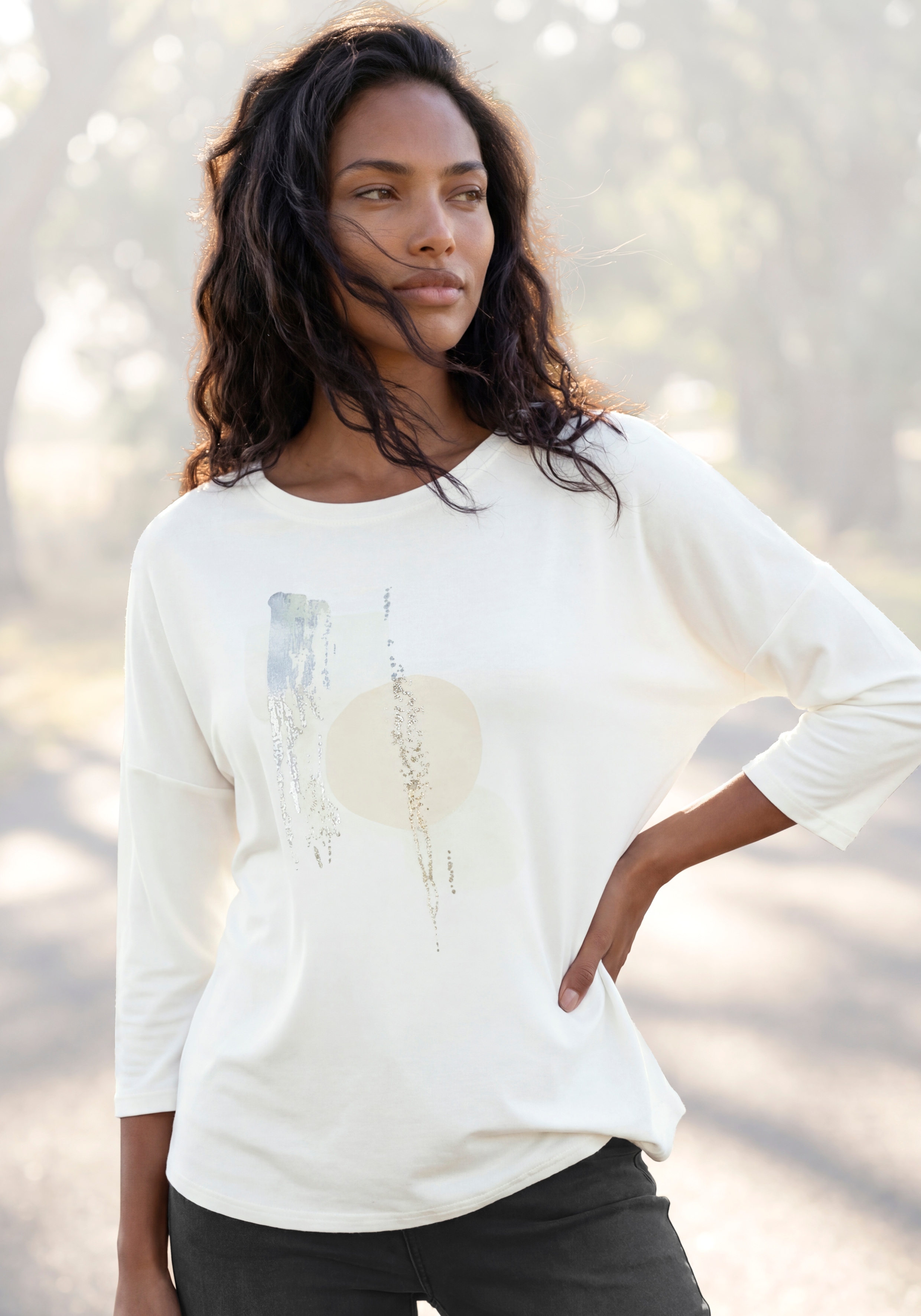 LASCANA 3/4-Arm-Shirt "mit schimmerndem Folienprint" aus French Terry-Qualität aus Viskose