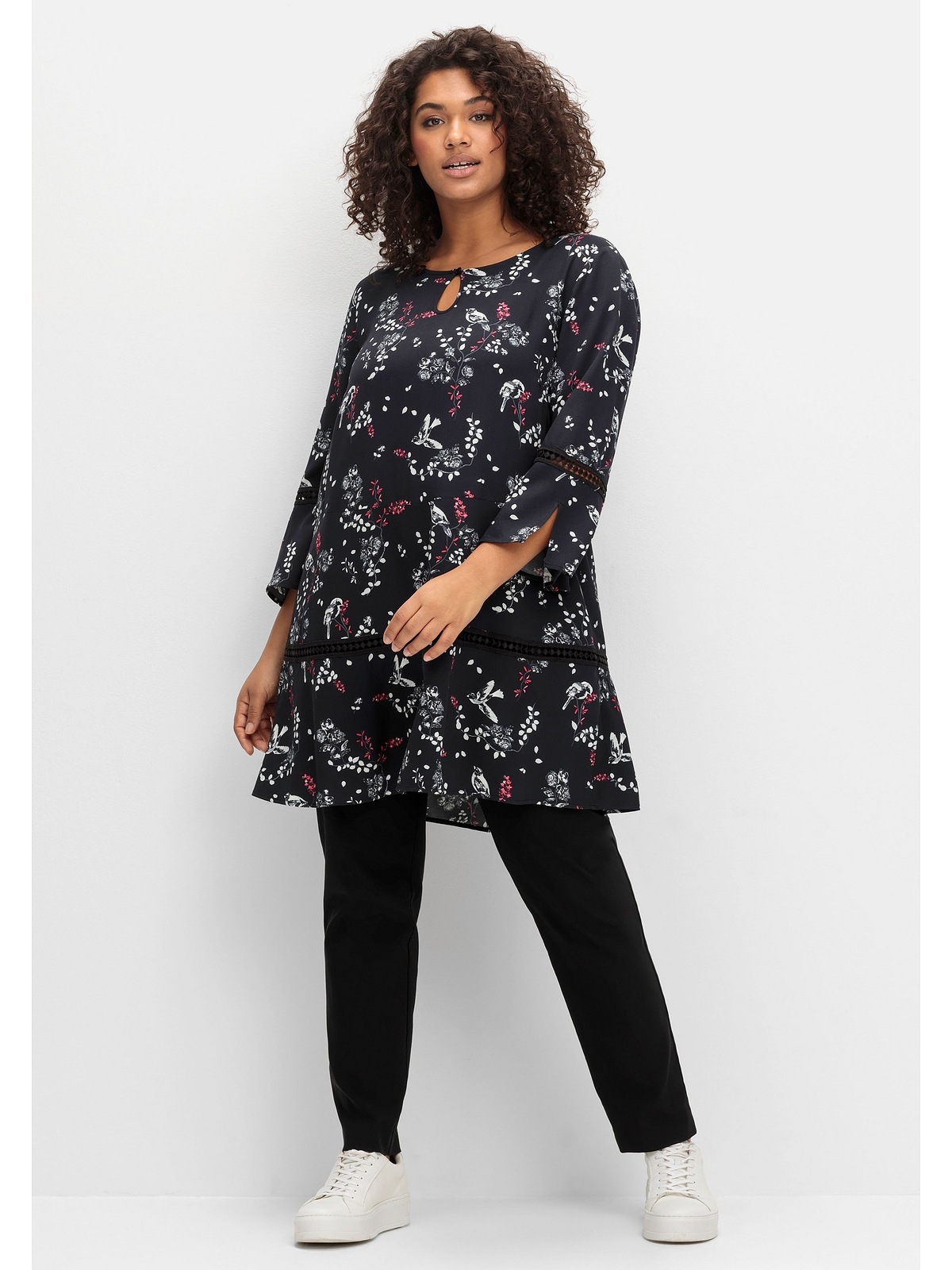 Sheego Longtunika »Große Größen«, mit floralem Print und Lochmusterdetails