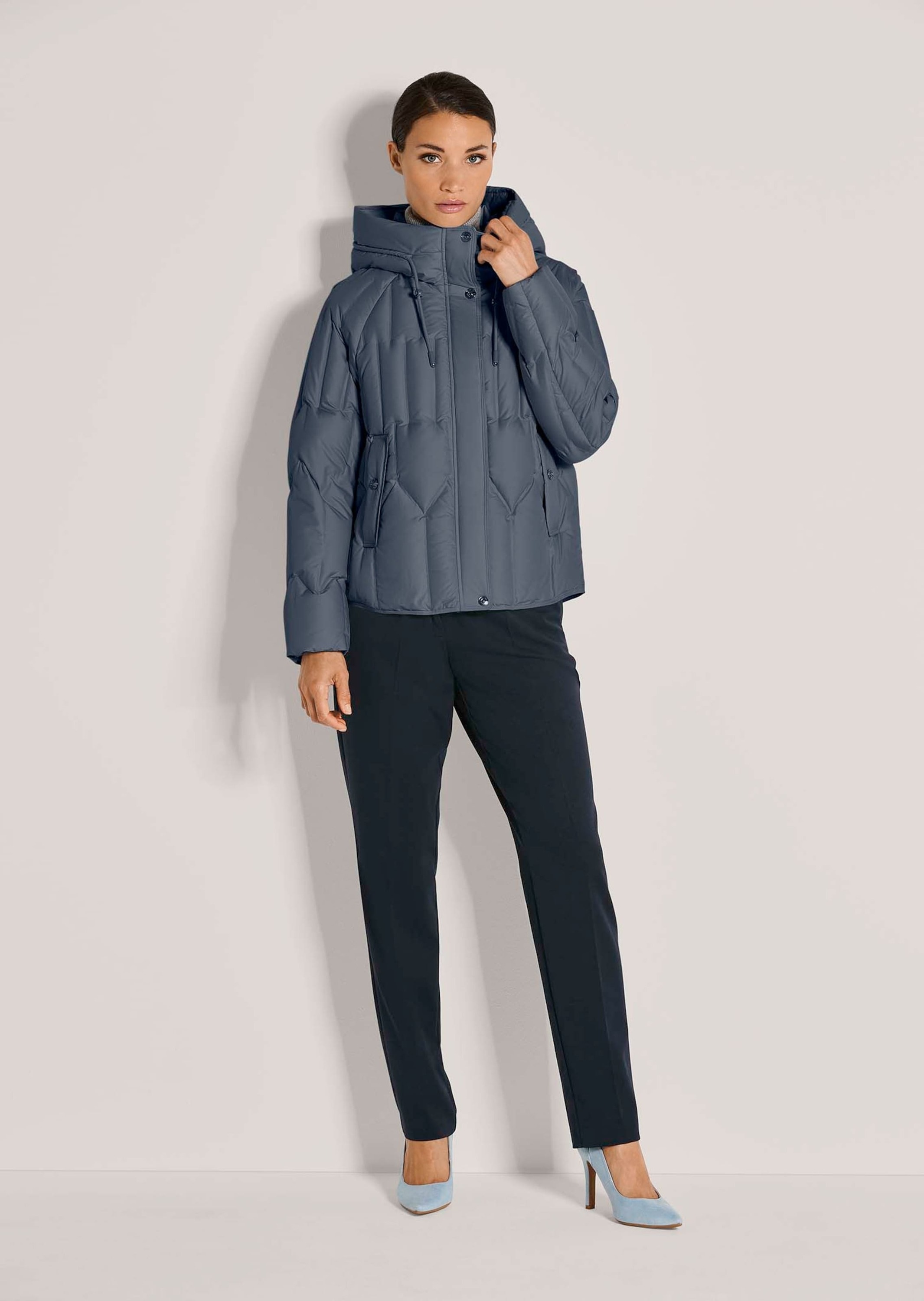 MADELEINE Kurzjacke "Steppjacke Elegante Winterjacke mit Daunenfüllung" Kap günstig online kaufen