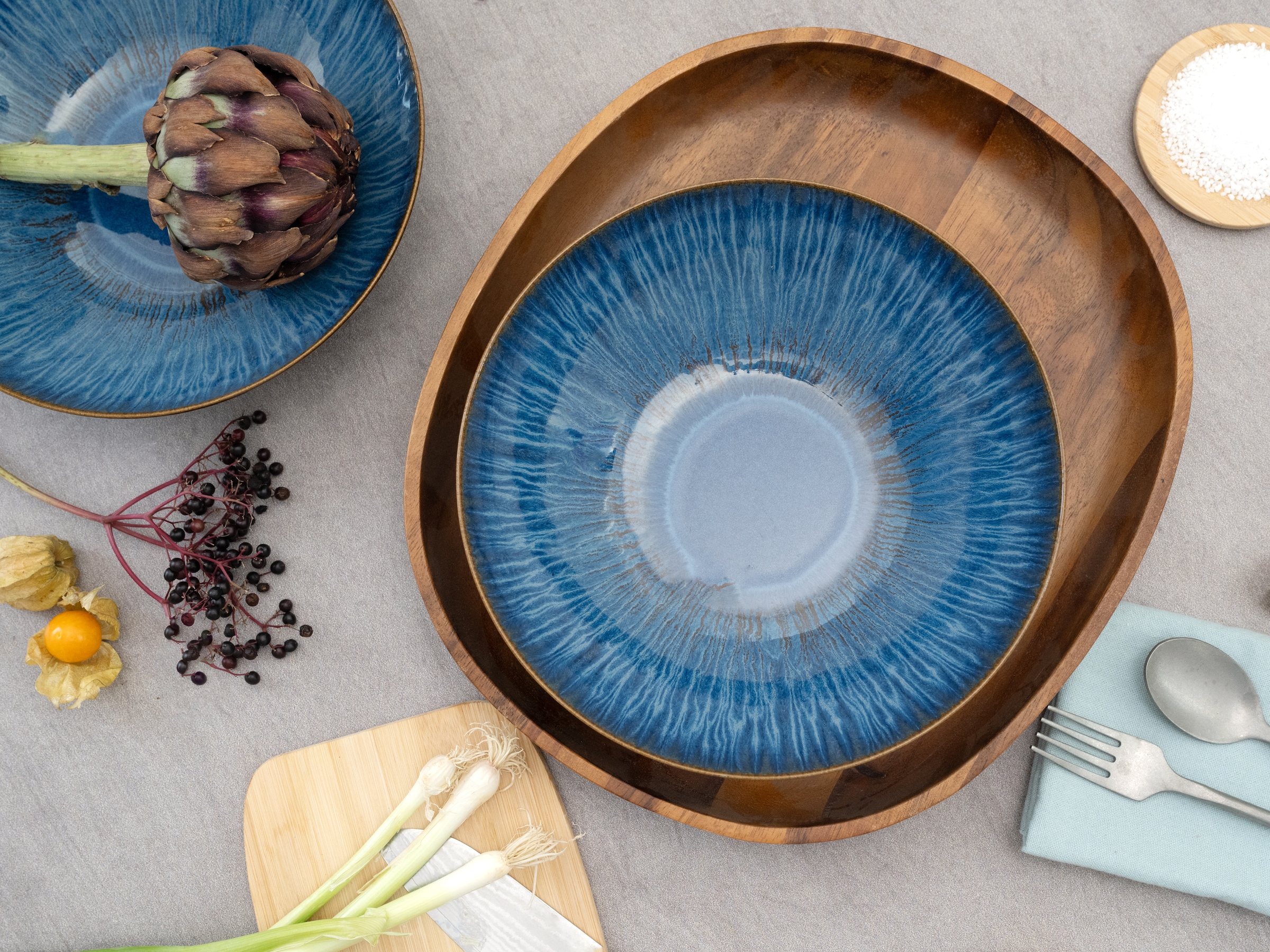 CreaTable Salatschüssel »Sea Breeze blau, Salatschüssel 24 cm 2er Set«, 2 tlg., aus Steinzeug, Reaktive intensiv leuchtende Spezialglasur
