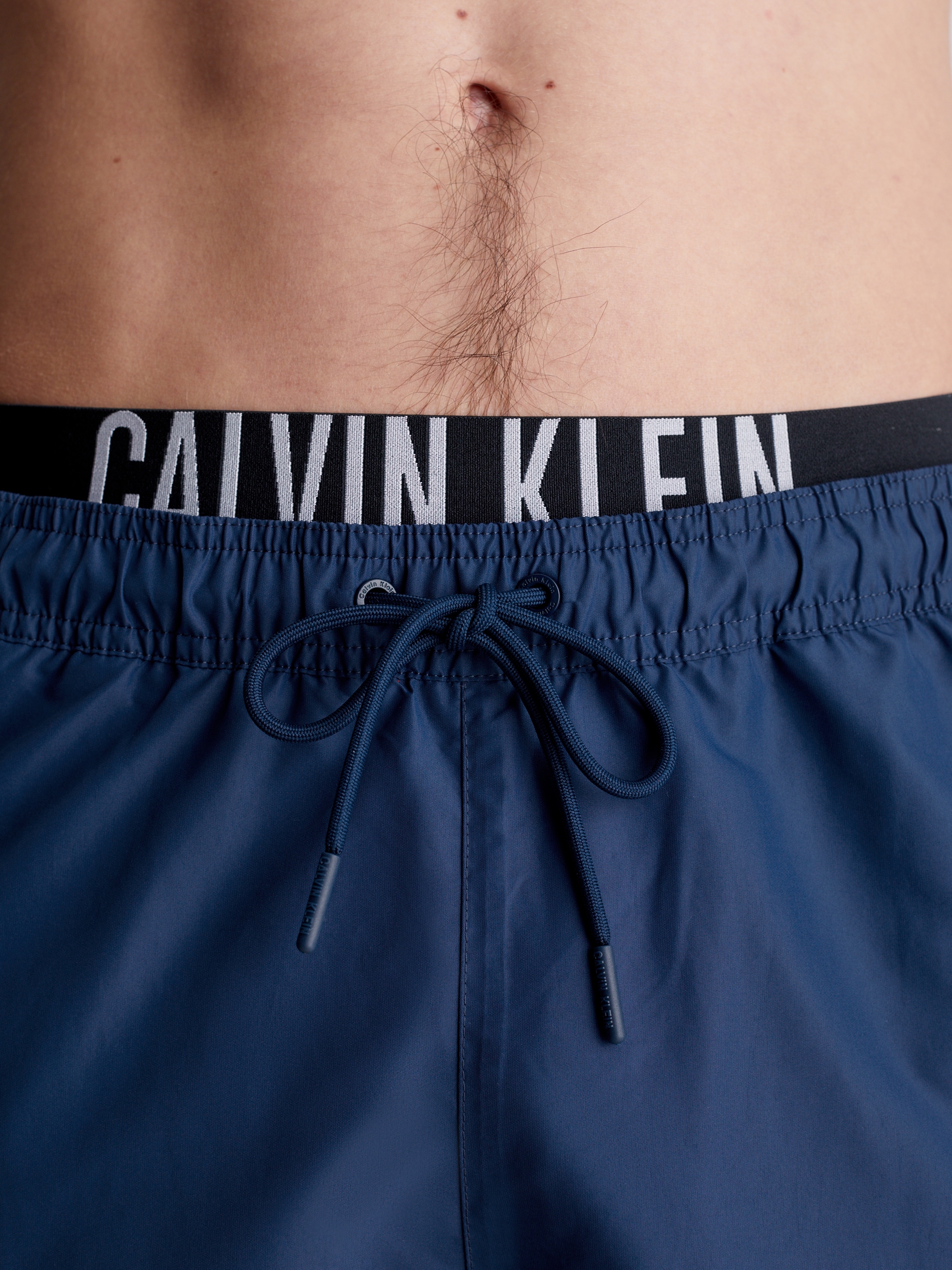 Calvin Klein Swimwear Badeshorts »MEDIUM DOUBLE WB«, mit doppeltem Bund
