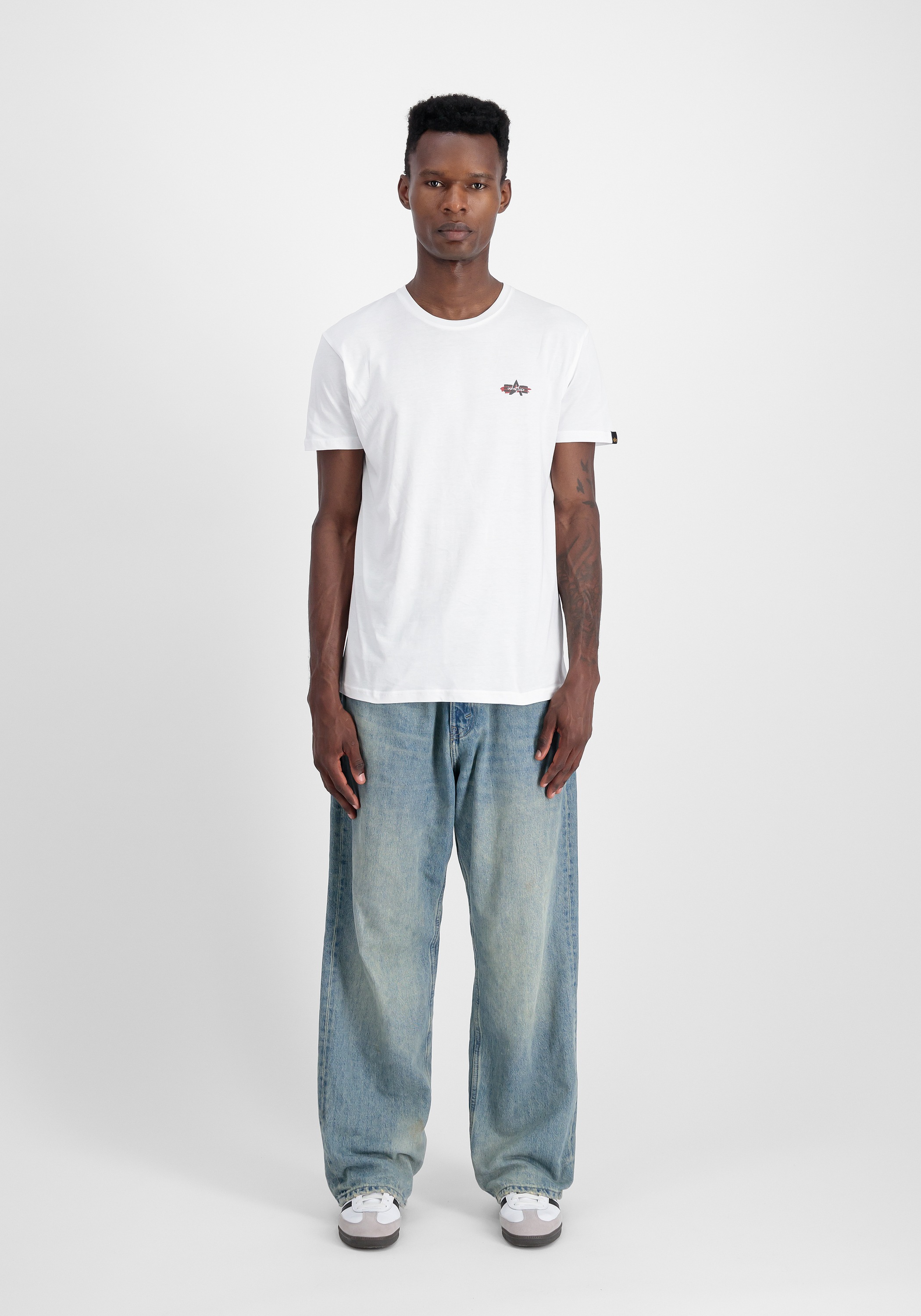 Thumbnail - Alpha Industries T-Shirt "Signature Puff Print Backprint T-Shirt"