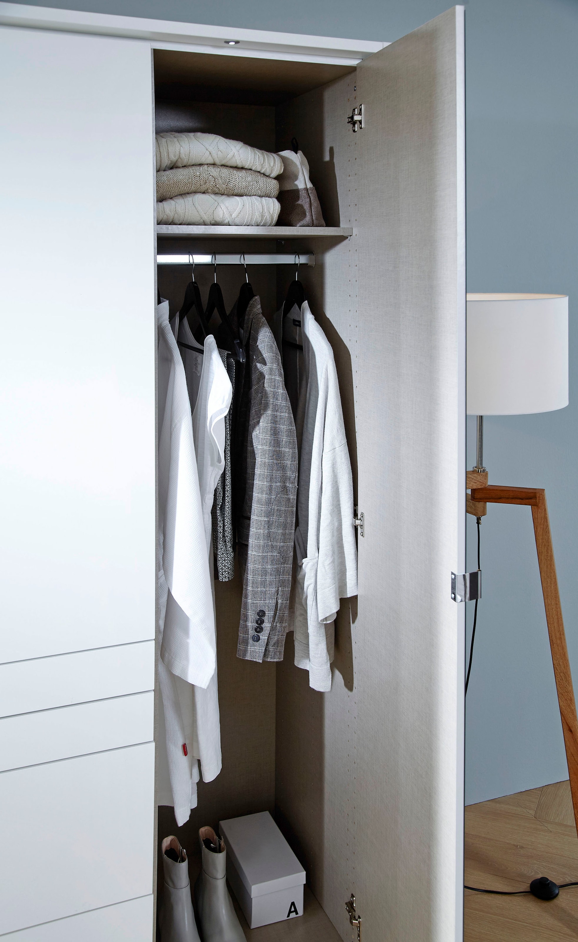 rauch Drehtürenschrank »Kleiderschrank Schrank Garderobe Garderobenschrank Topseller HOMBURG«, mit Spiegel, oberer Schubkasten mit Einteilung MADE IN GERMANY