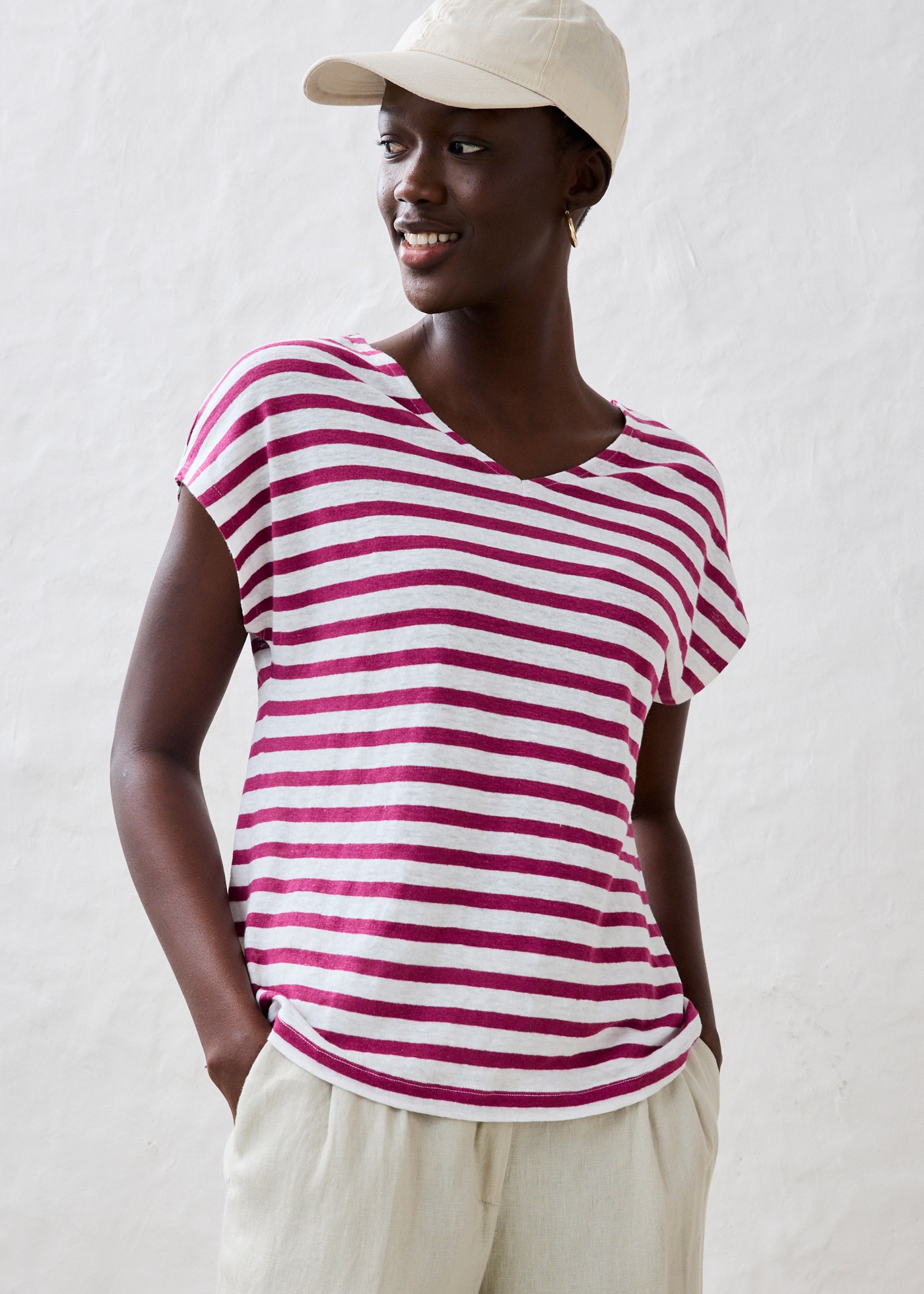 bonprix T-Shirt mit Streifen Muster, V-Ausschnitt und Zierknöpfen