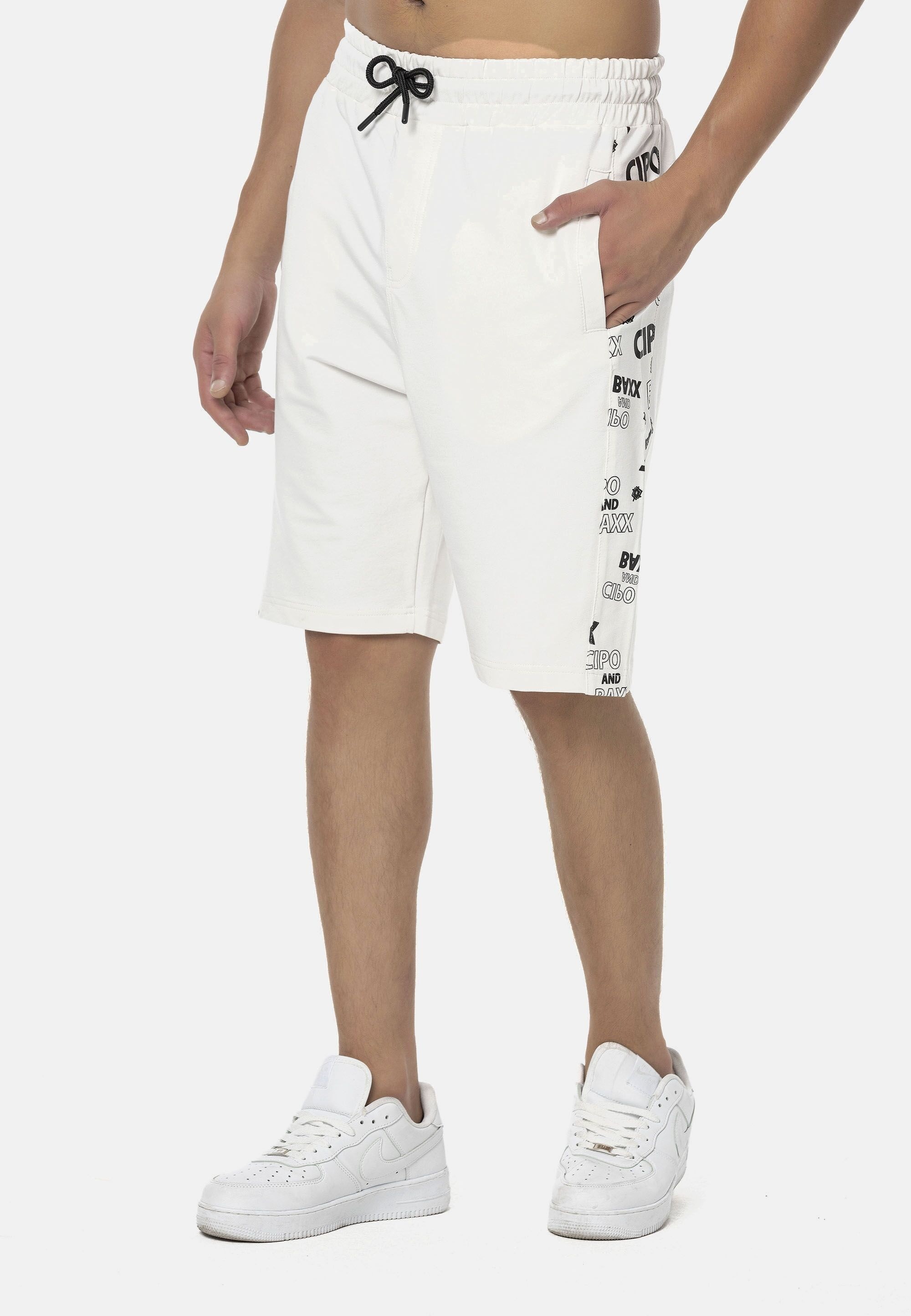 Cipo & Baxx Stoffhose »Hosen«, mit dezentem Print