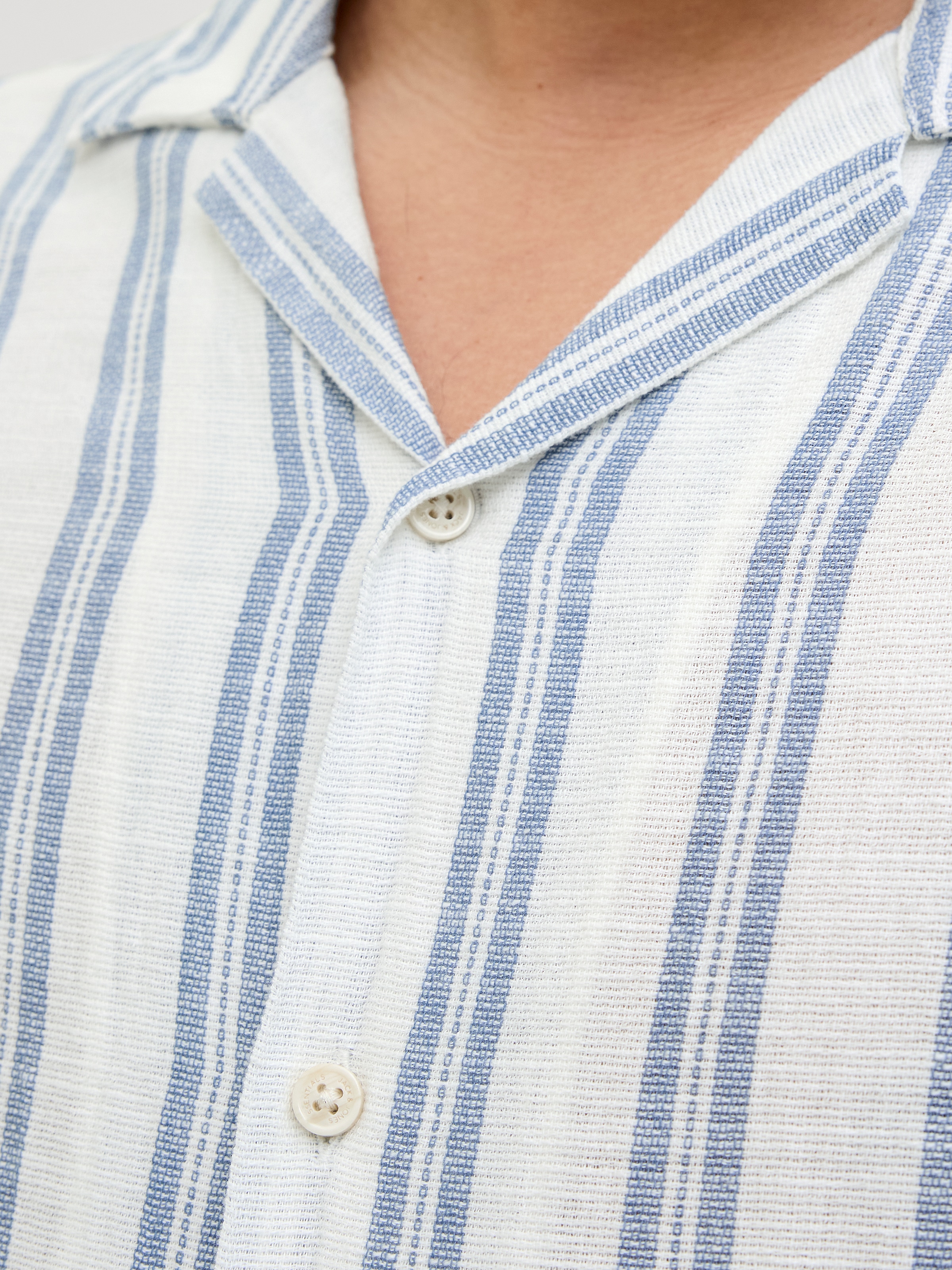 Jack & Jones Kurzarmhemd »JJEENZO STRIPE RESORT SHIRT SS SN«, mit Streifen Muster