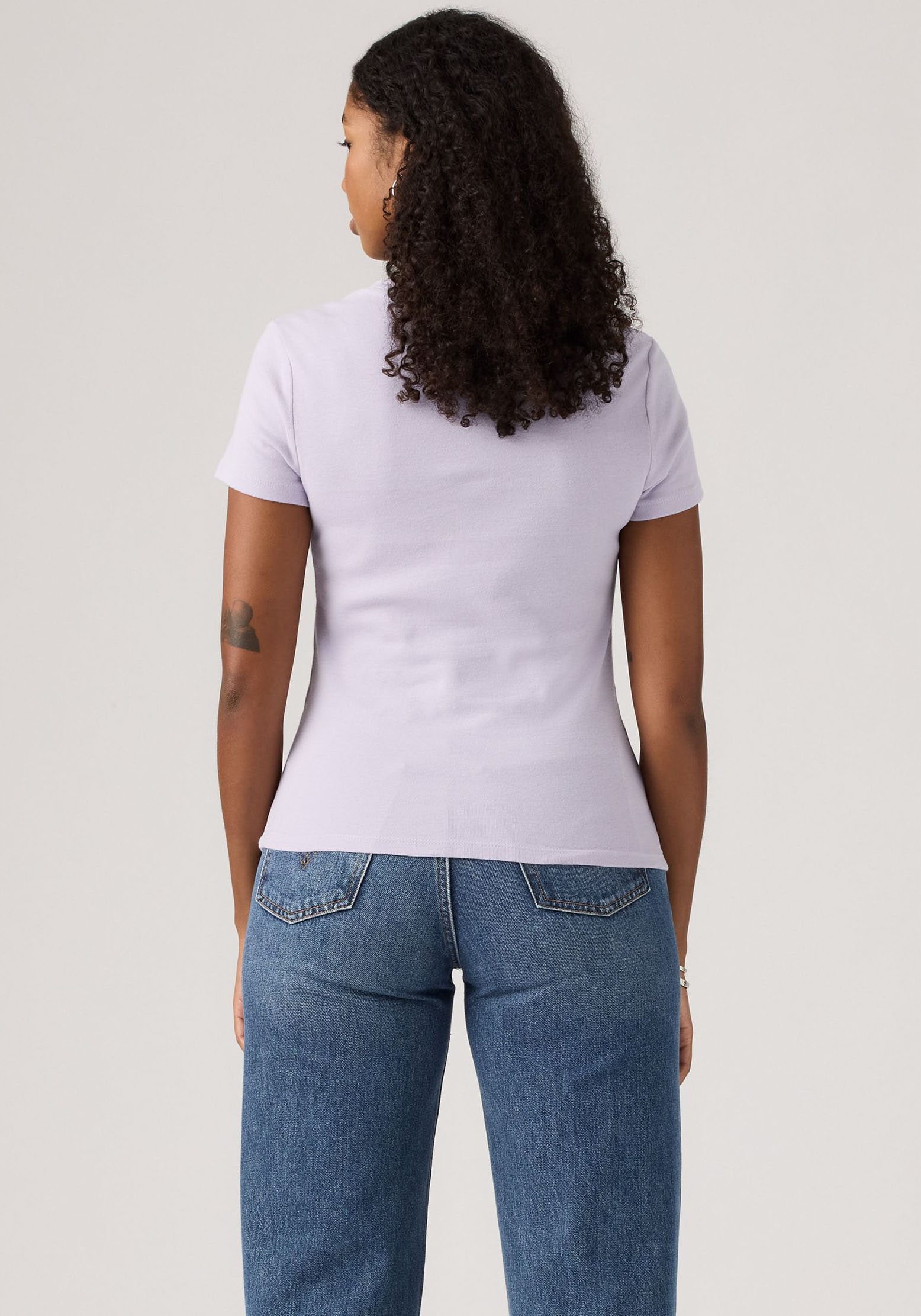 Levi's® T-Shirt »ESSENTIAL HM SS TEE«, Taillierter Schnitt