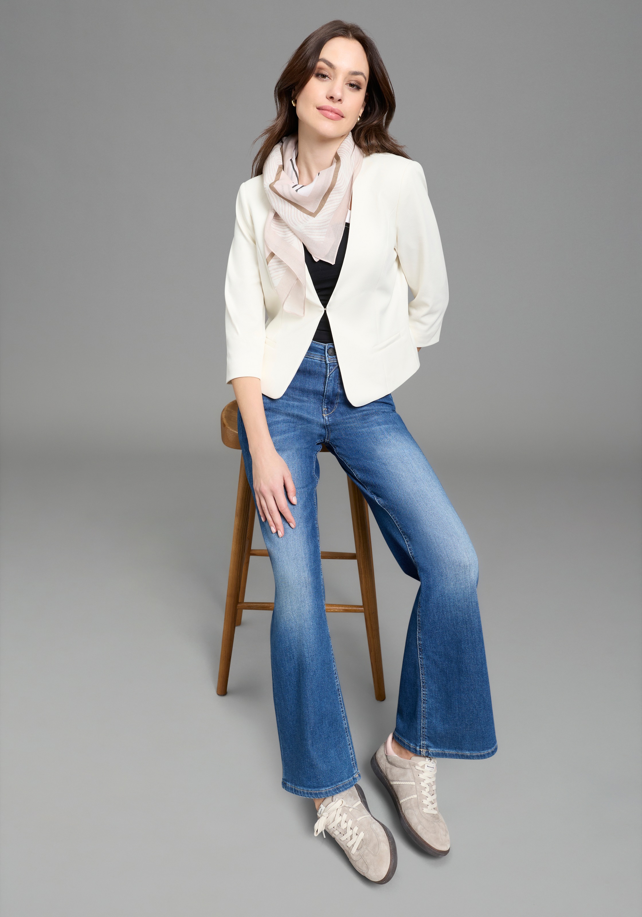 Laura Scott Women's Short Blazer Off-White 46 3