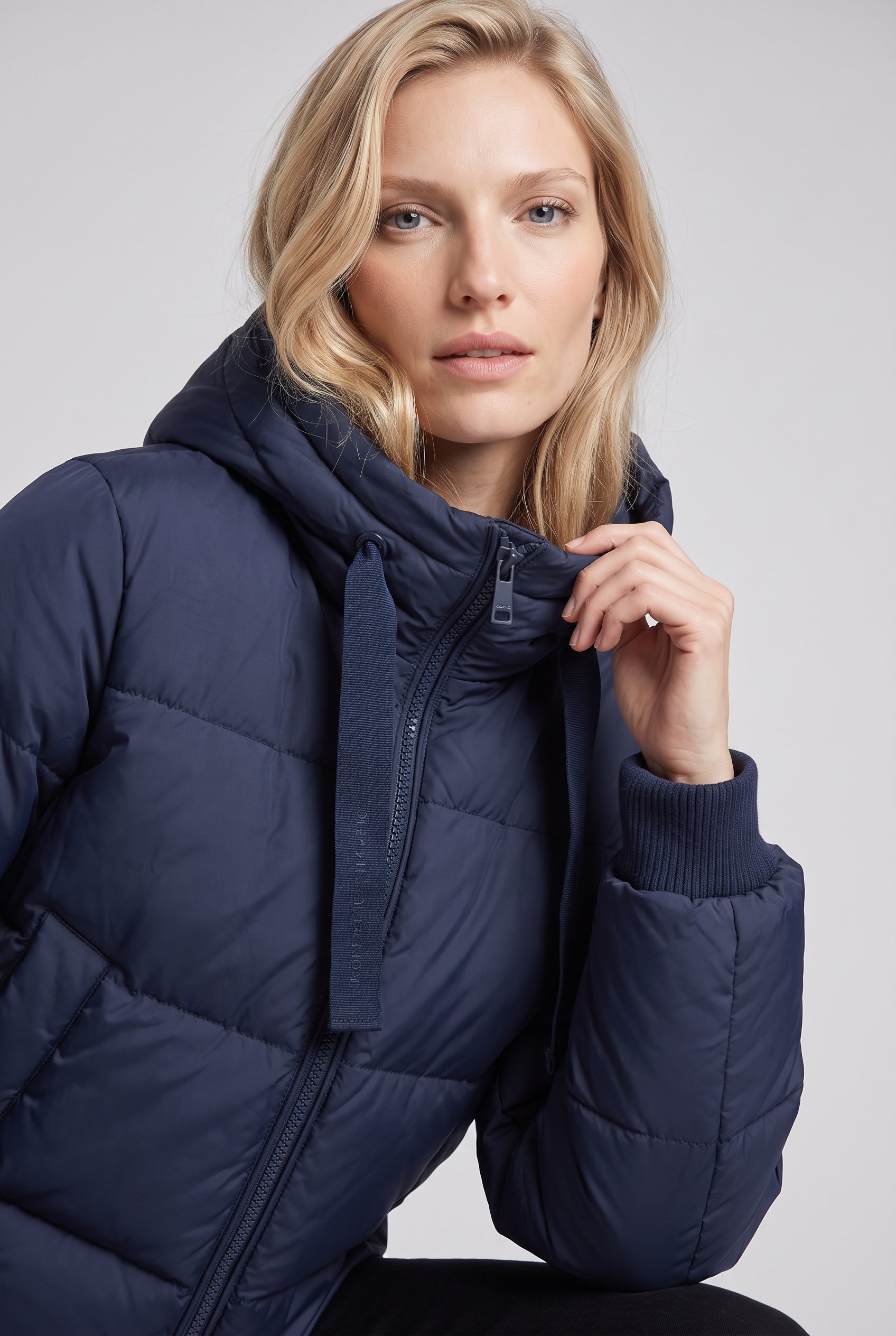Tommy Hilfiger Steppjacke »TH TAPE DOWN JACKET W/HOOD« mit Kapuze Kunstfaser