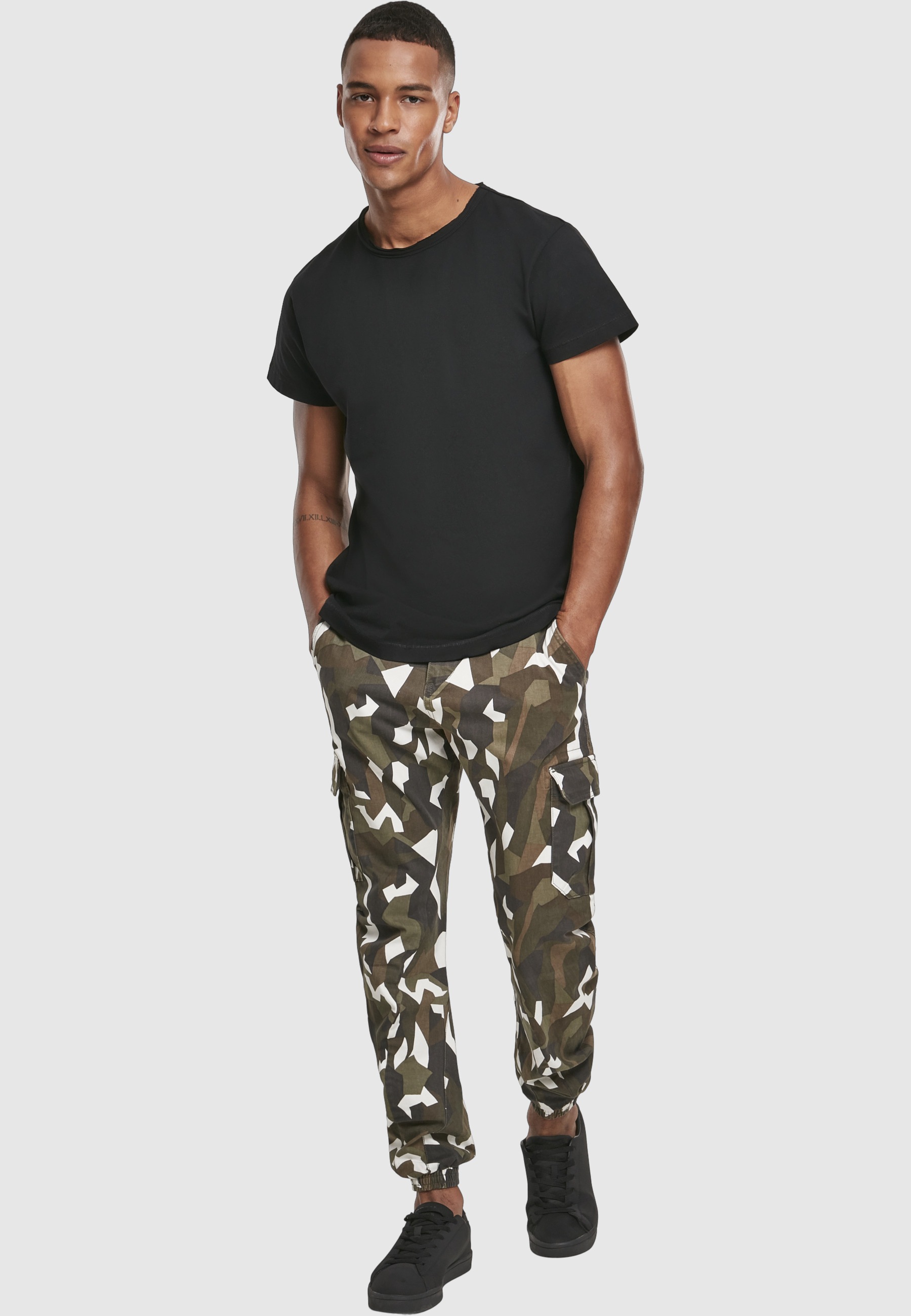 URBAN CLASSICS Cargohose »Urban Classics Herren Geometric Camo Stretch Twill Cargo Pants«