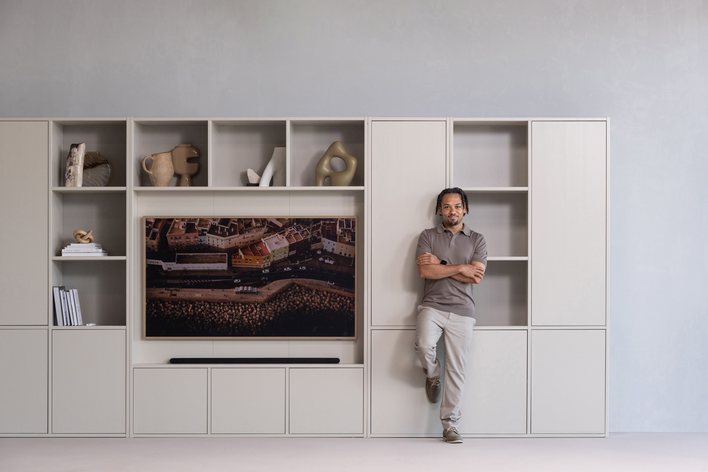 WOOOD Mehrzweckschrank »Meggy Kiefernholz Druckmechanismus, sichtbare Maserung 55x40x215 cm« Tragkraft 10 kg pro Boden, Tür beidseitig montierbar