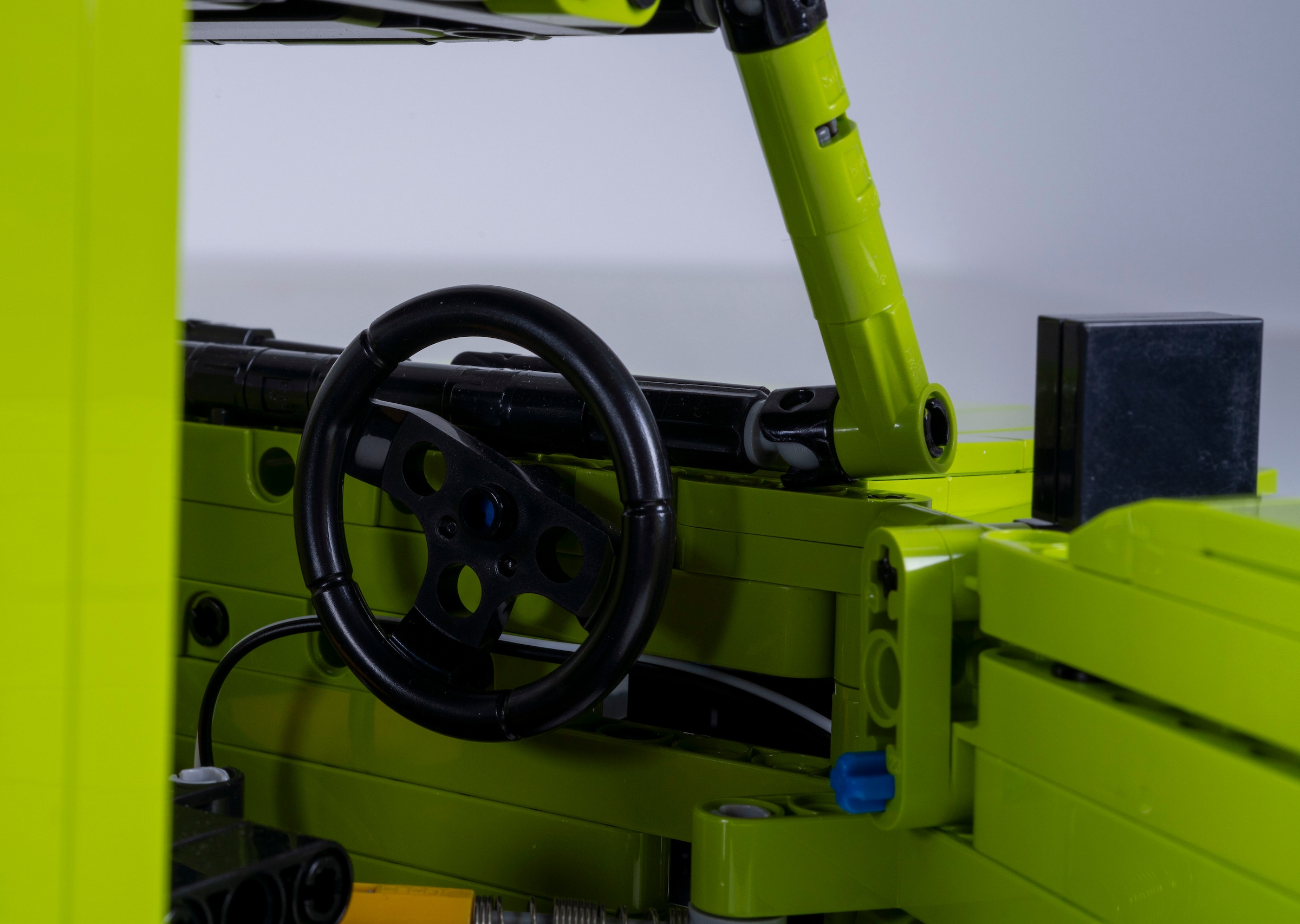 Jamara RC-Auto »CaDA, Suzuki Jimny 1:12 grün 2,4GHz Bricks«, (579 tlg.), mit LED Licht