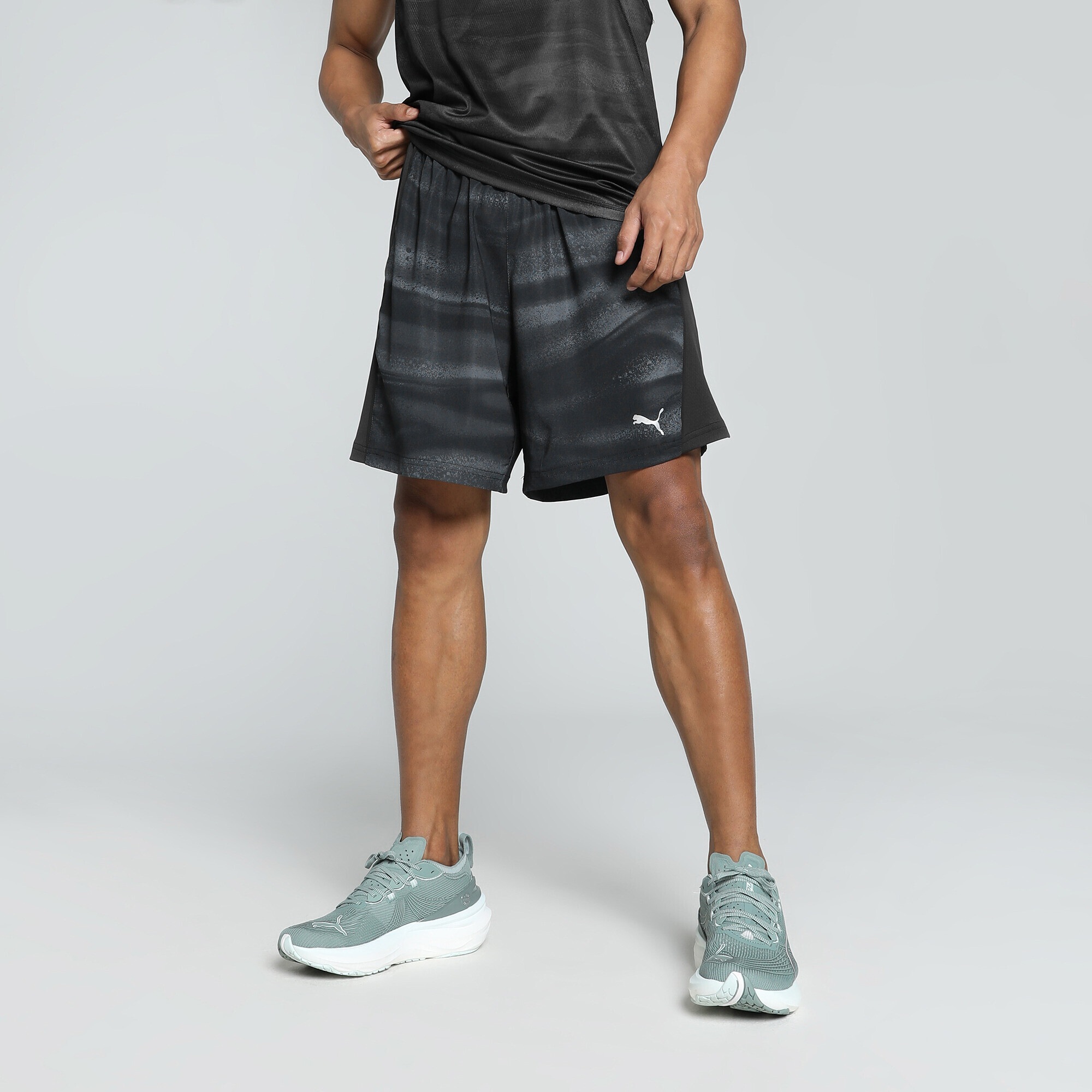 PUMA Laufshorts »VELOCITY 7" Laufshorts mit Allover-Print Herren«