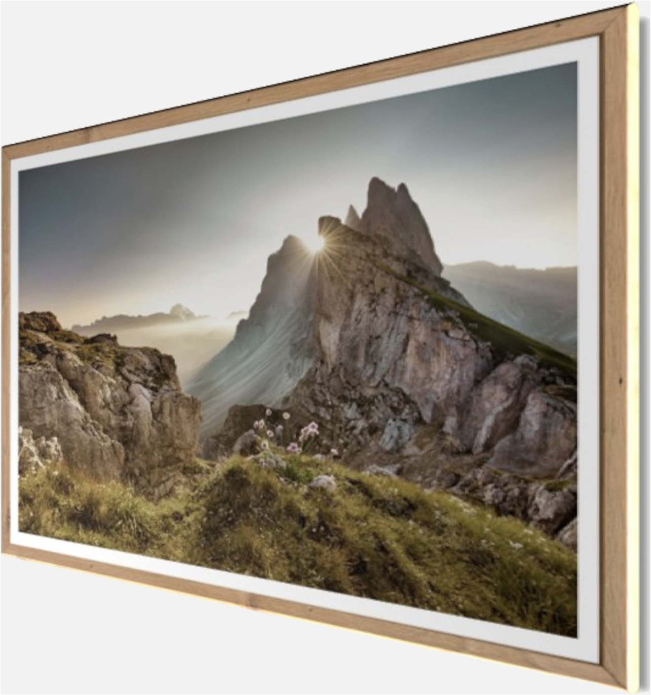 Bönninghoff Bild mit Rahmen »Wandbild gerahmt BERGE SONNENAUFGANG 50x70 cm – Landschaftsbild Alpen« Berge | Blumen | Felsen | Natur | Sonnenaufgang 1 Stk. tlg. mit dekorativem Rahmen