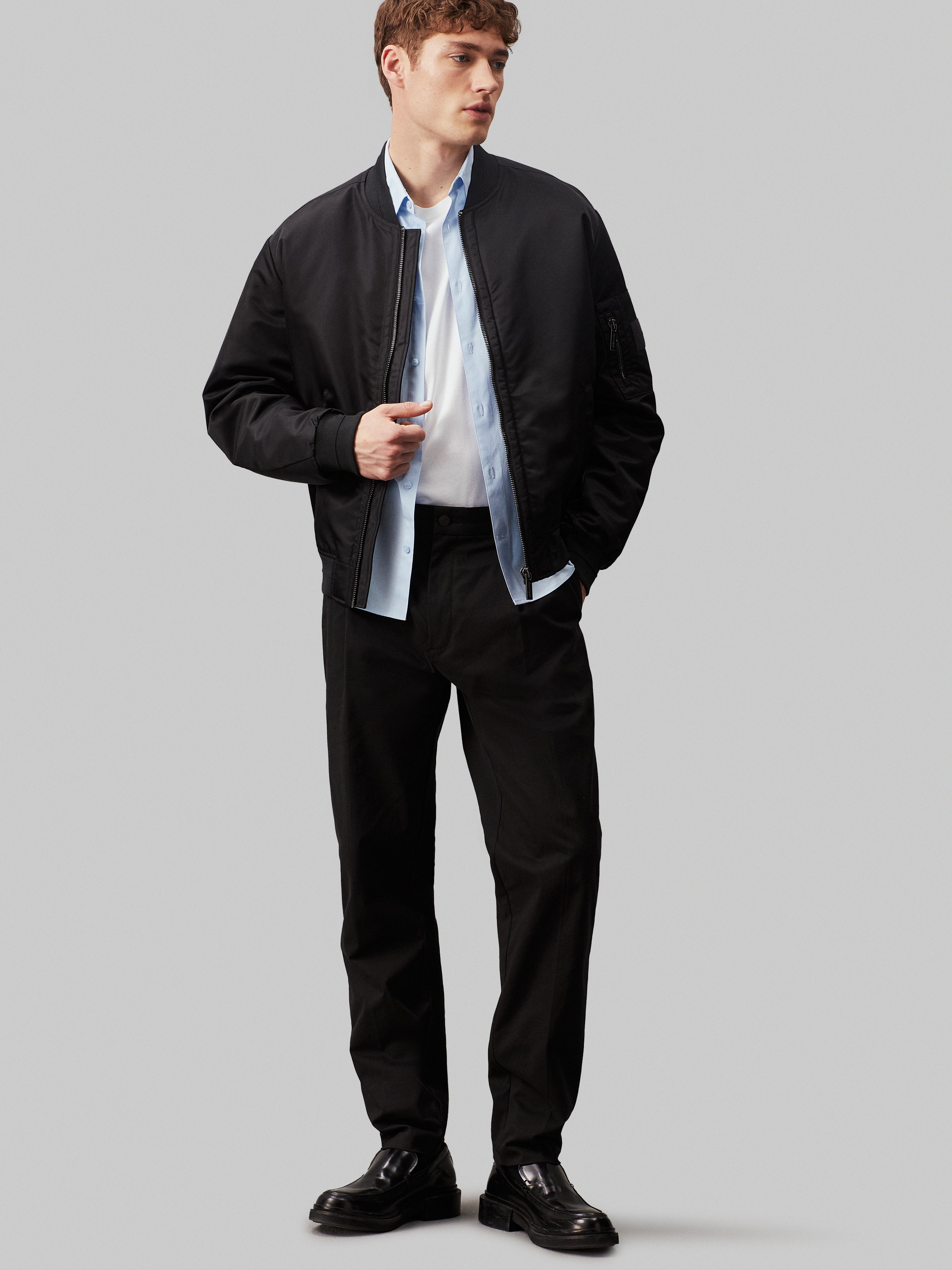 Calvin Klein Bügelfaltenhose »MODERN TWILL TAPERED PLEAT PANTS«, mit Logoprägung
