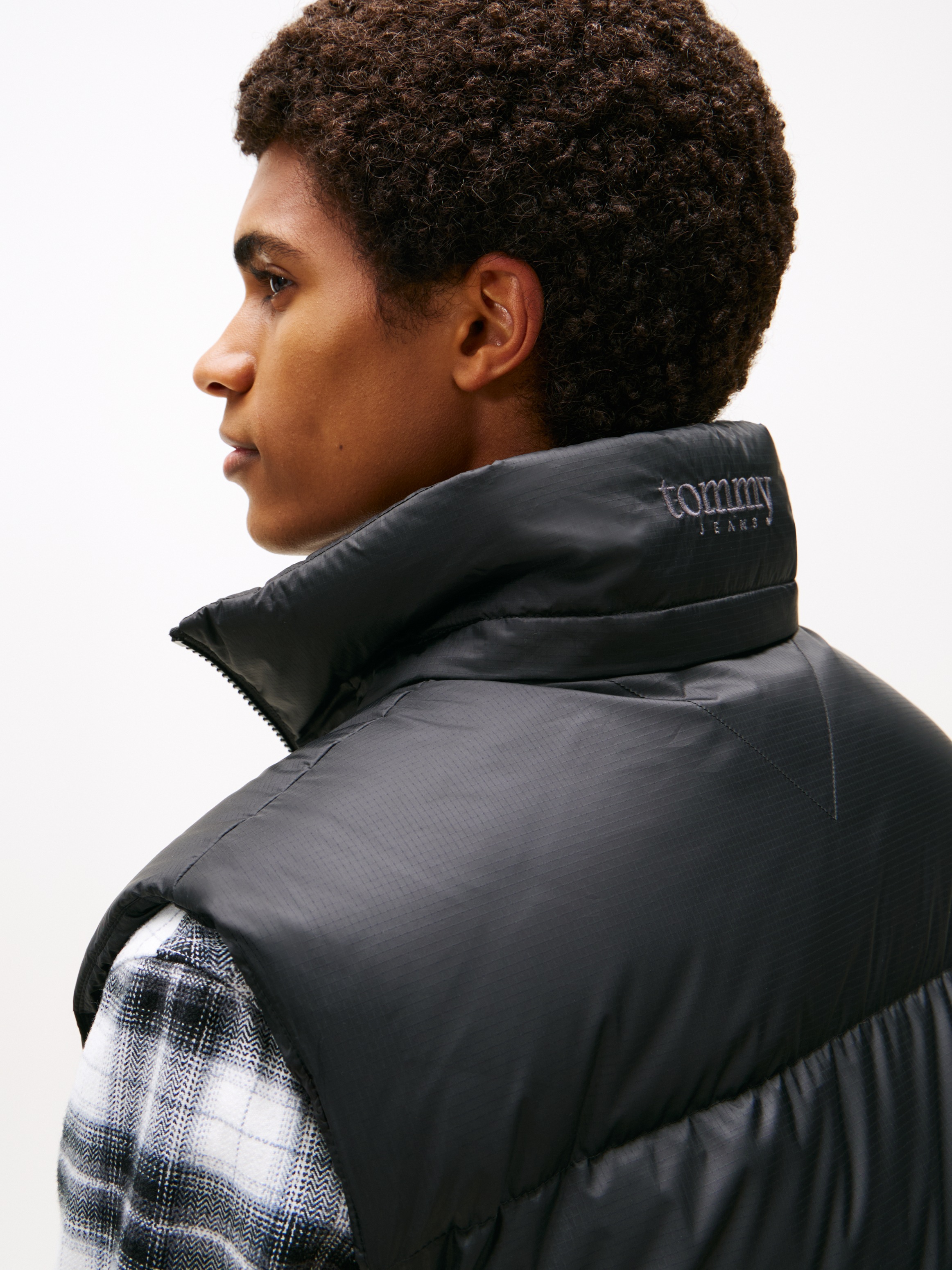 Tommy Jeans Steppweste "ALASKA DOWN VEST" Regular fit mit abnehmbarer Kapuz günstig online kaufen