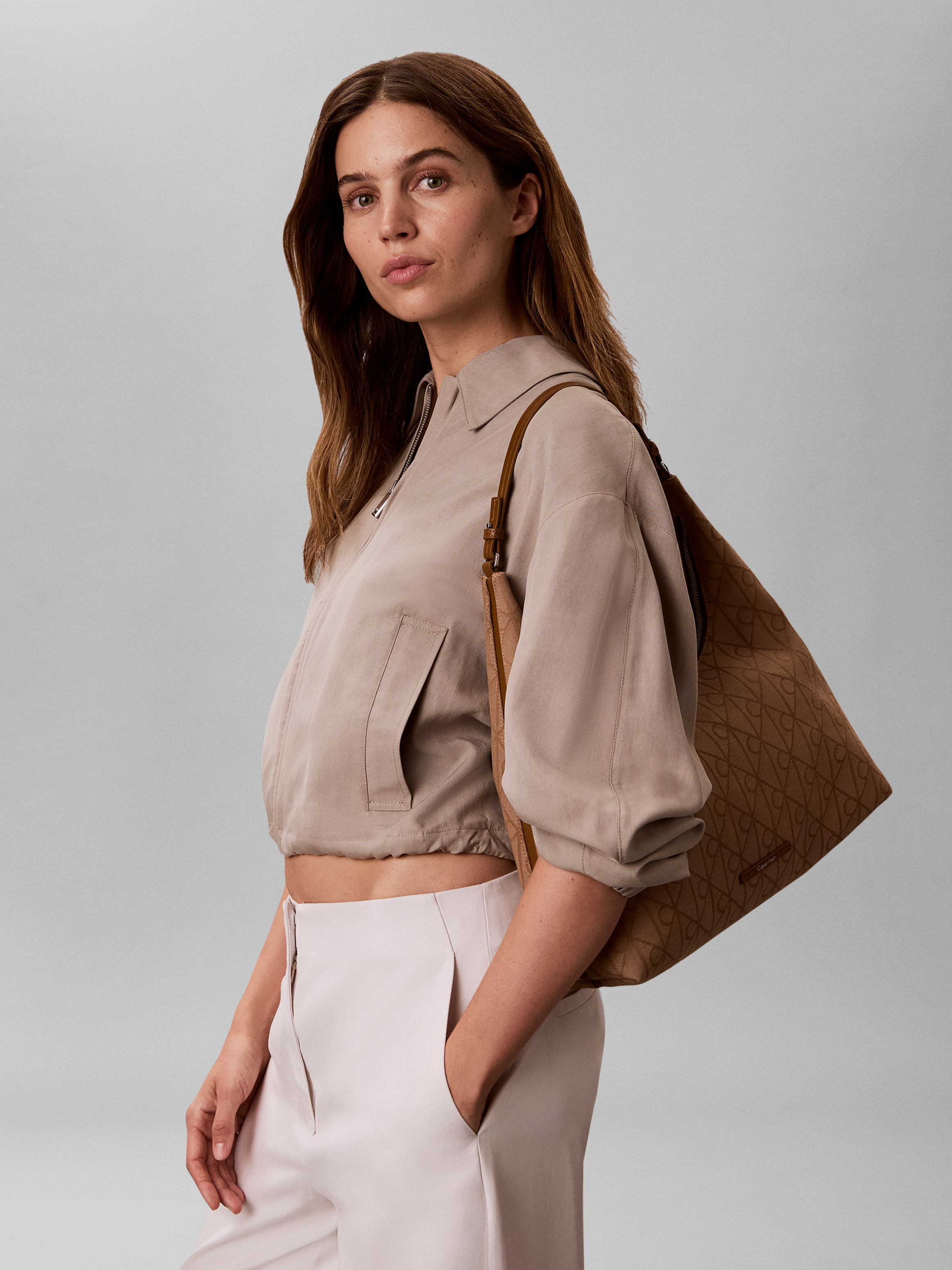 Calvin Klein Schultertasche »EMBLEM JACQUARD SHOULDER BAG« Damen Handtasche, Umhängetasche, Schultertasche