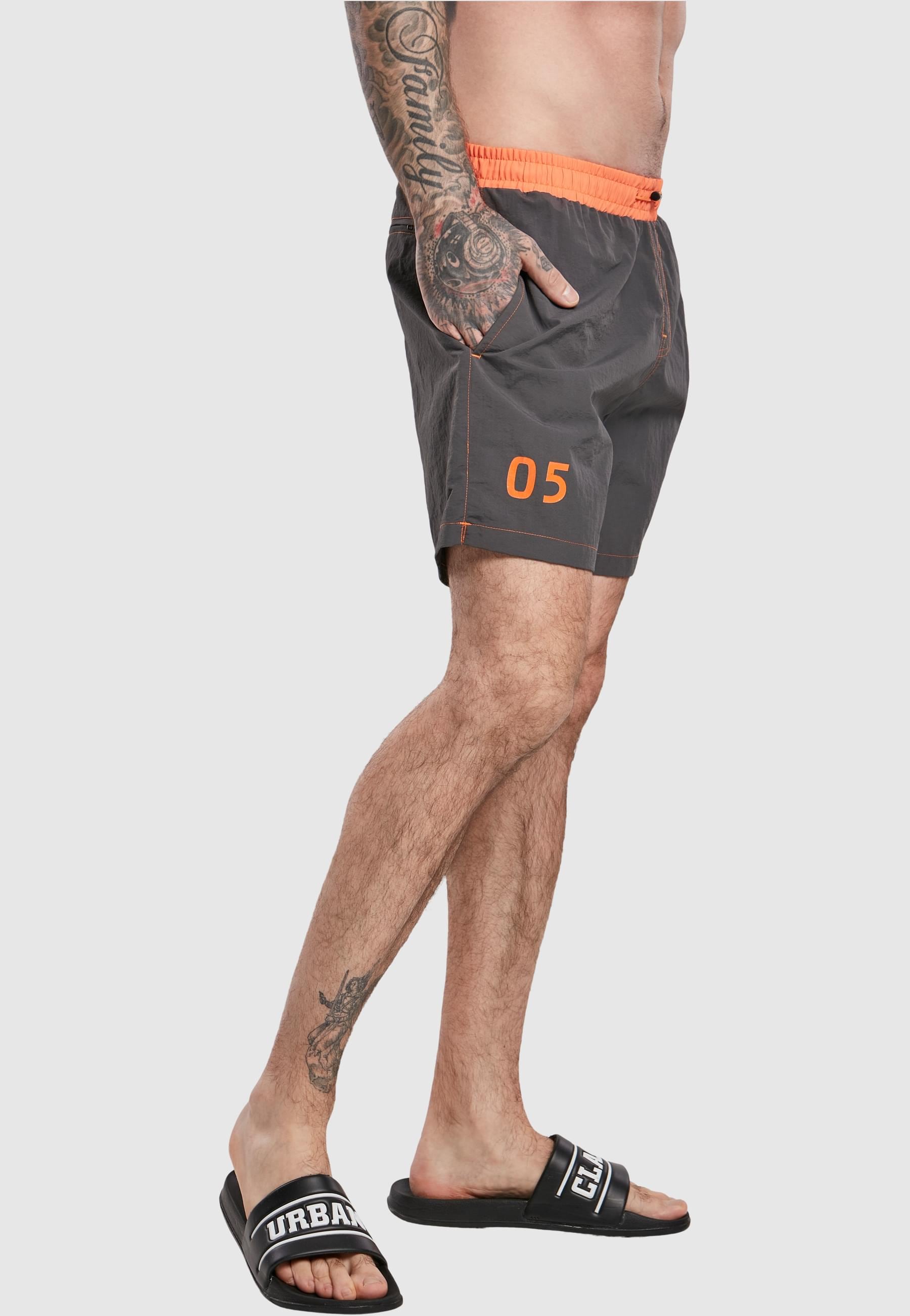 URBAN CLASSICS Badeshorts »Urban Classics Herren UC Logo Swim Shorts«