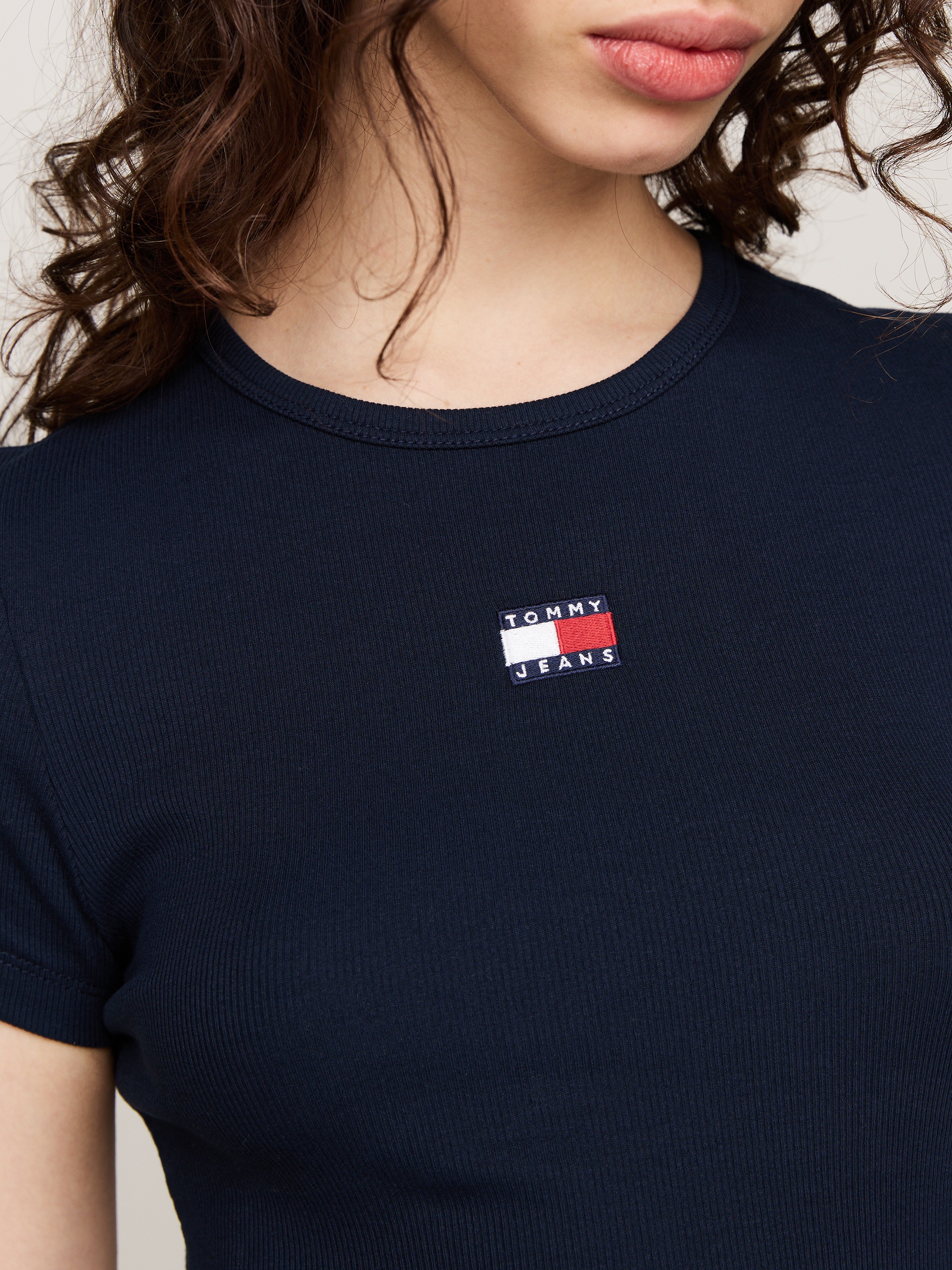 Tommy Jeans T-Shirt »TJW SLIM BADGE RIB TEE«, in Rippoptik