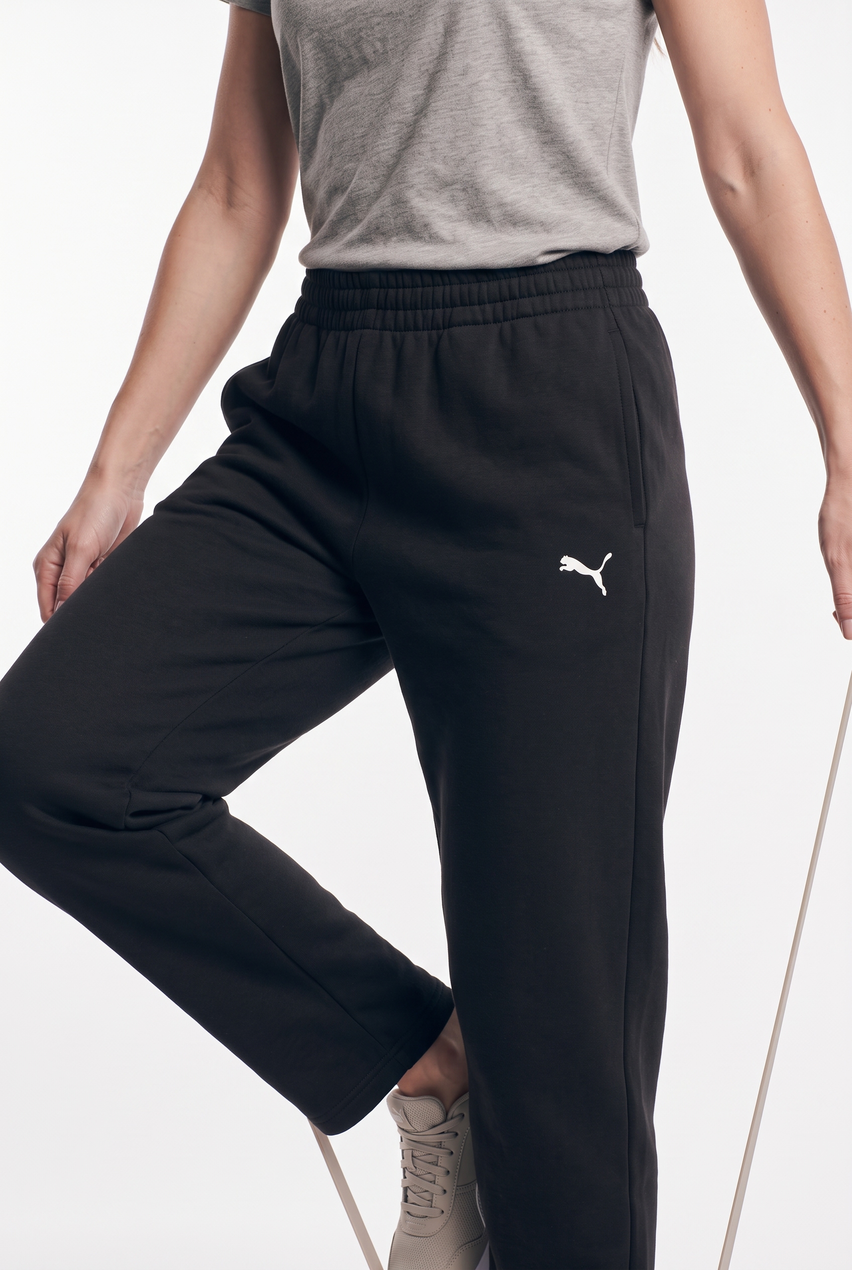 PUMA Trainingshose »ESS RELAXED BARREL LEG PANTS FL«  mit Eingrifftaschen, unifarben, normale Leibhöhe, relaxed Fit