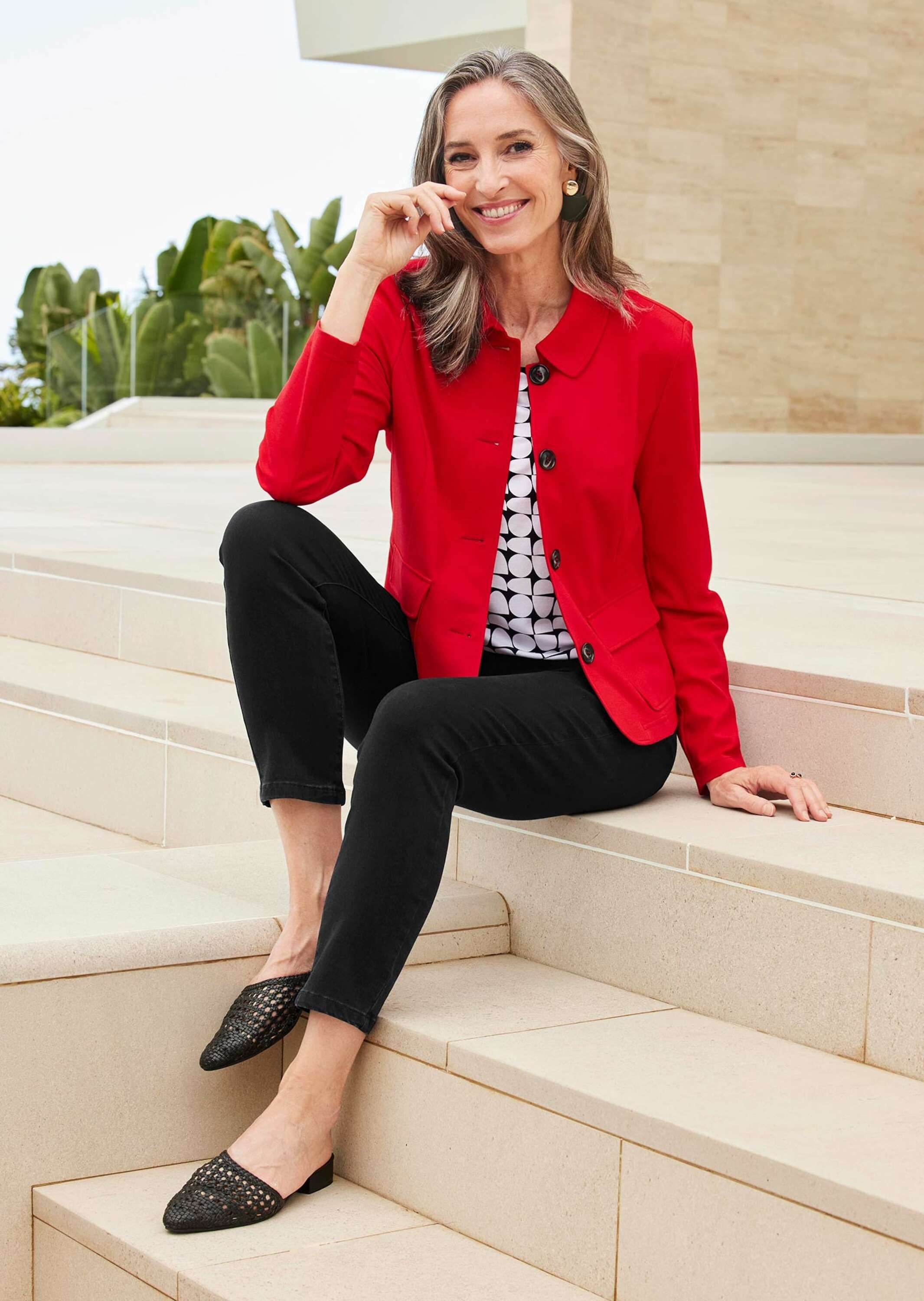 Thumbnail - GOLDNER Kurzjacke "Leichte Jacke mit Stehkragen in rot" mit Wienernähten für perfekte Passform