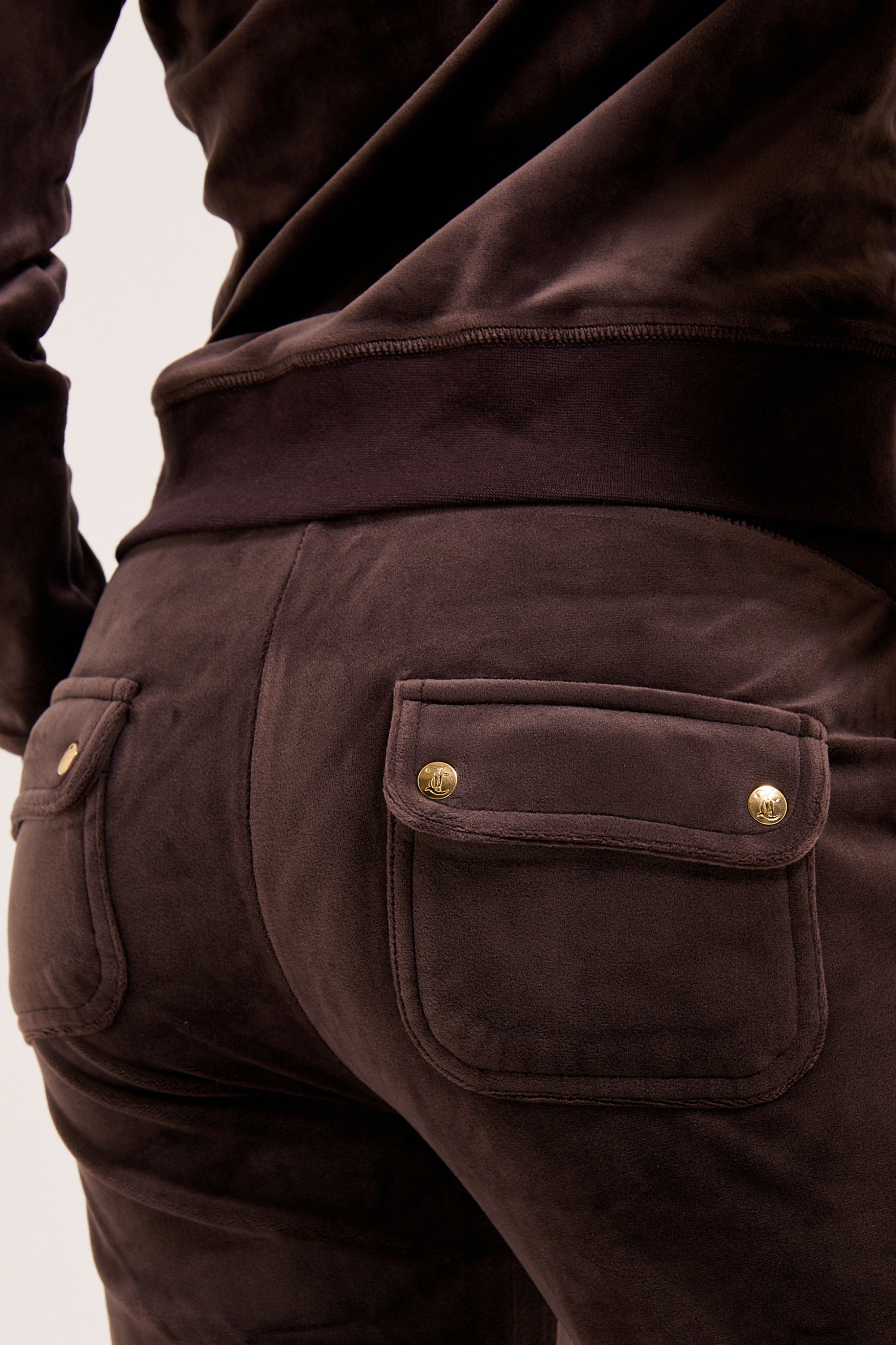 Juicy Couture Sweathose »LAYLA LOW RISE POCKET GOLD HARDWARE PANT Damen«  Trainingshose Damen, Sweathose, Velour, Jogginghose mit Glitzer, Sale