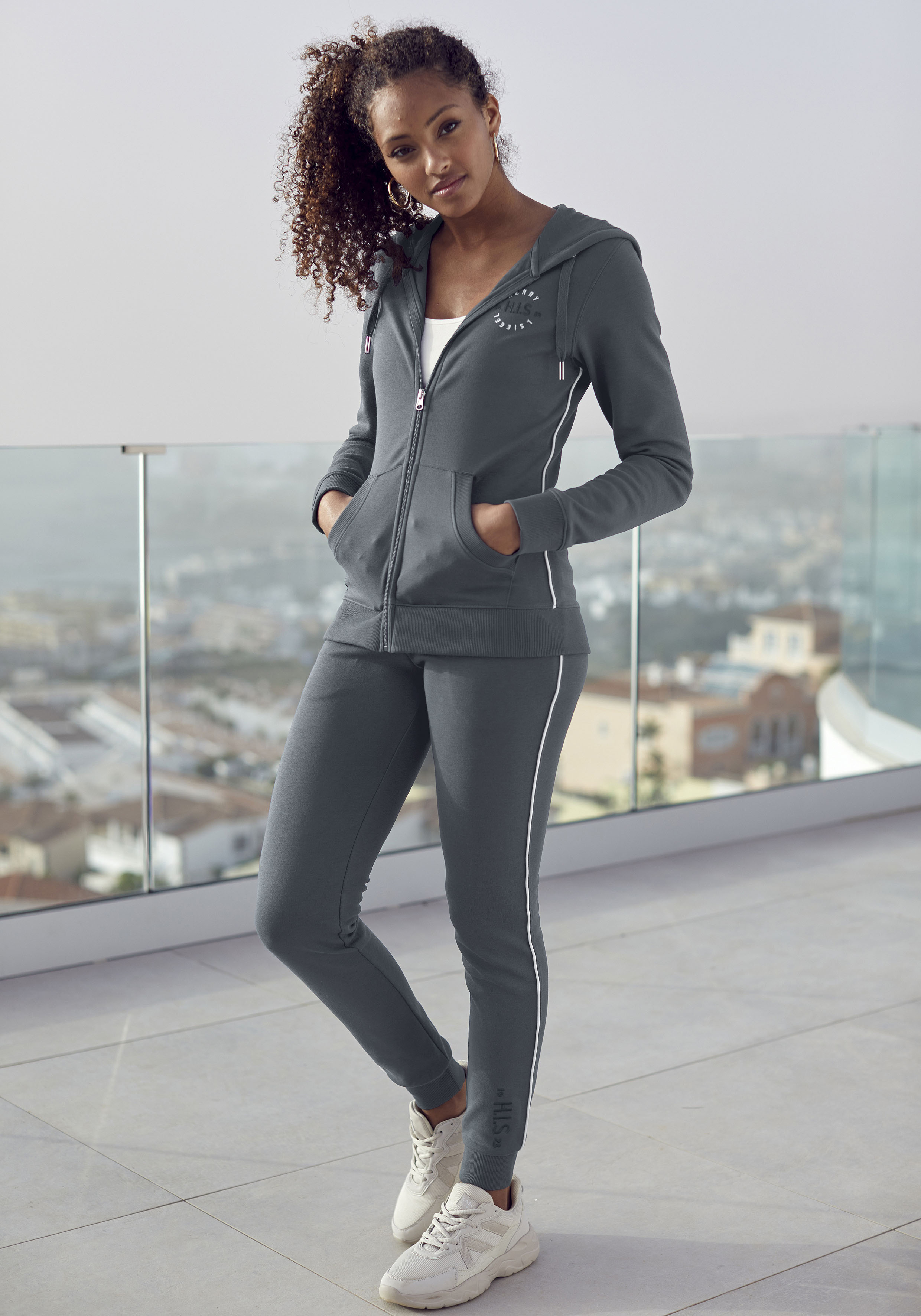Thumbnail - H.I.S Kapuzensweatjacke, mit seitlichem Piping und kleiner Markenstickerei, Loungewear