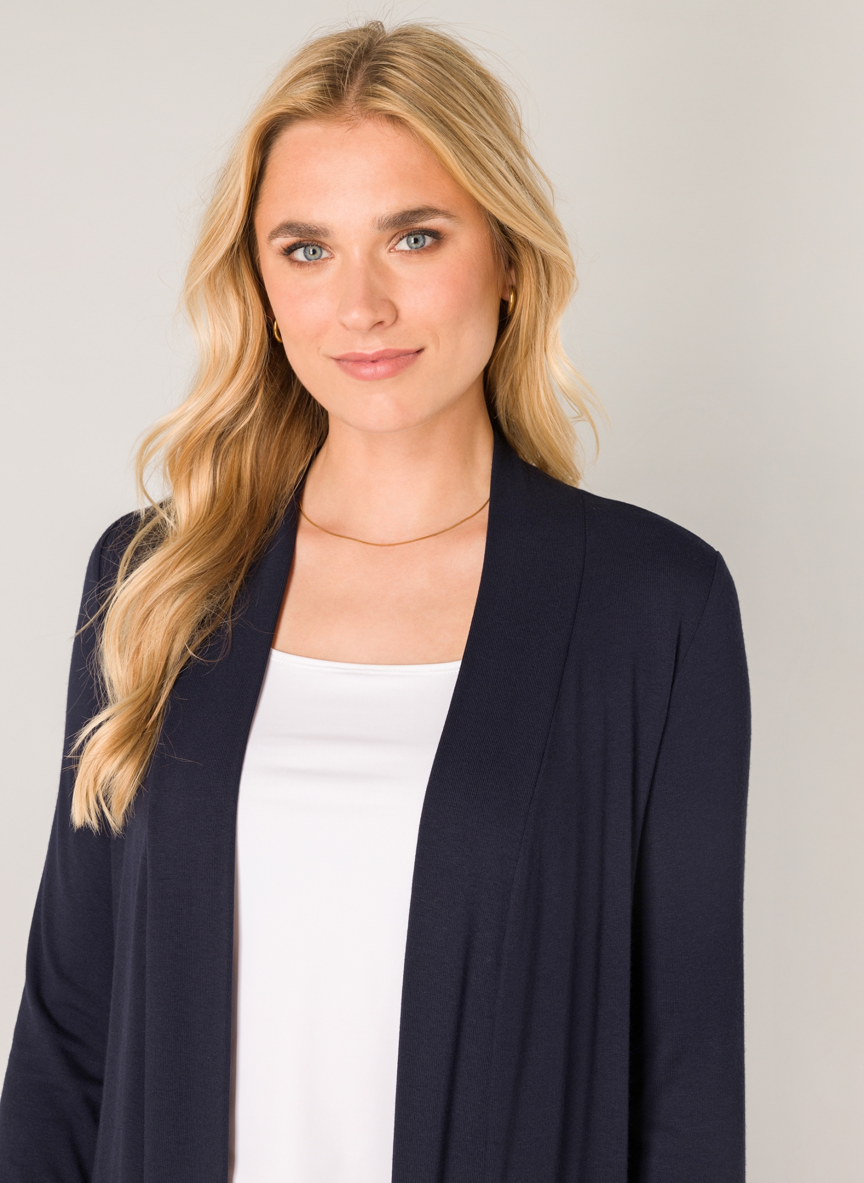 Base Level Strickjacke »Yayla«, In elastischem Feinstrick