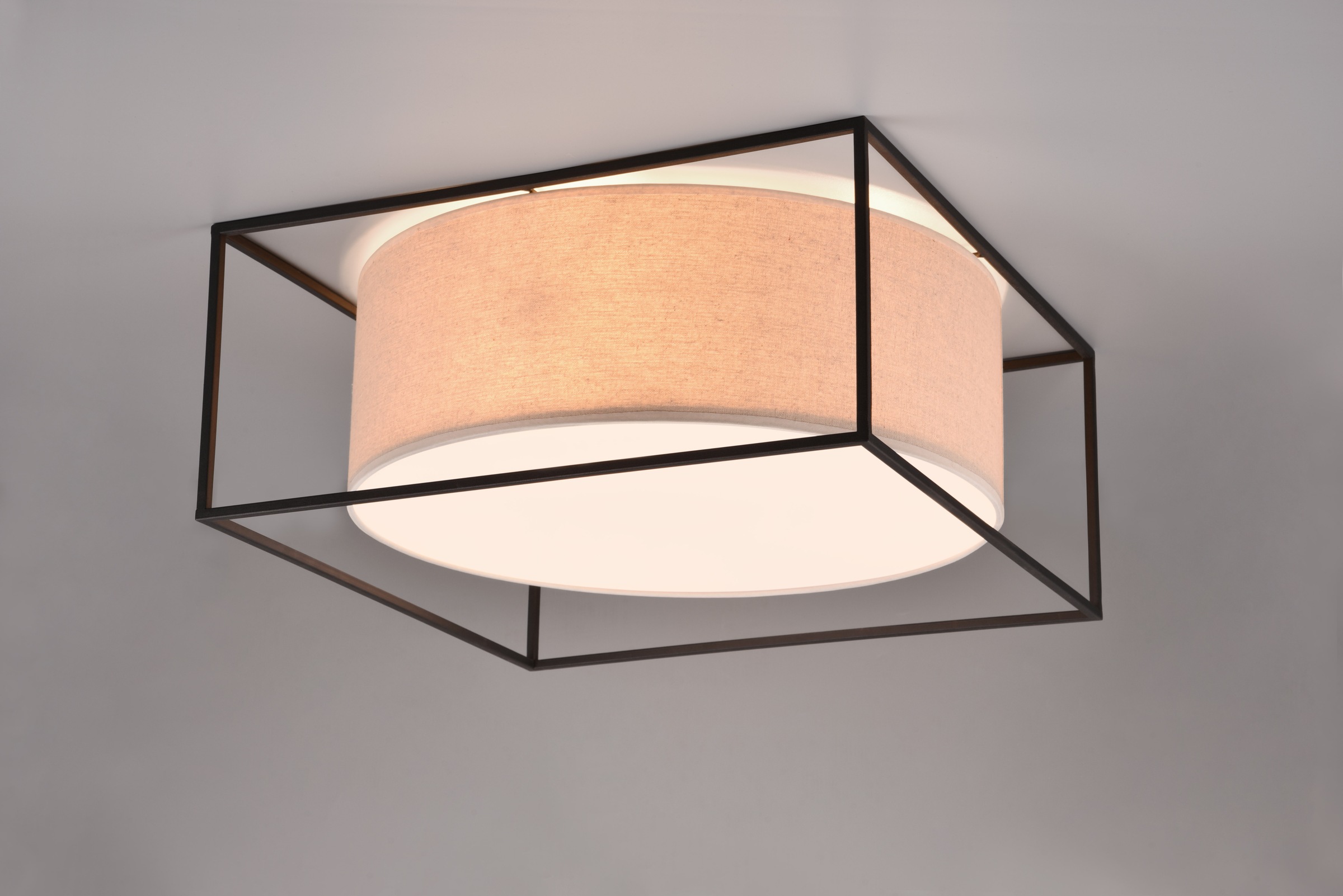 TRIO Leuchten Deckenleuchte »ROSS, 3-flammige Deckenlampe mit Stoffschirm 50x50 cm Höhe 22 cm«, 3 flammig, Leuchtmittel E27 | Leuchtmittel wechselbar, Deckenlampe exkl 3x E27 max 25W Metall schwarz Stoffschirm beige