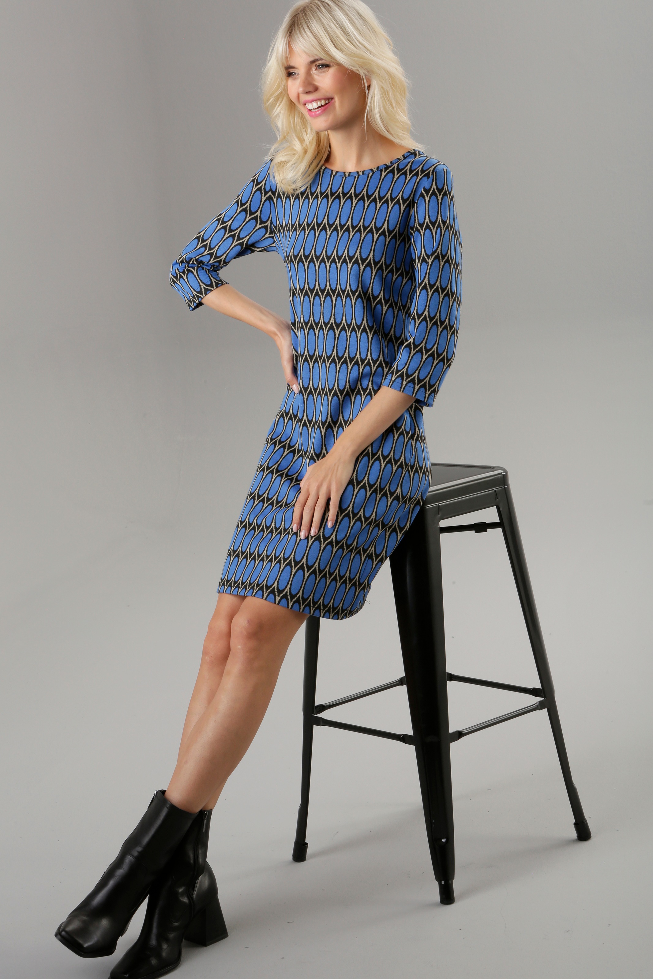 Aniston SELECTED Jerseykleid, aus Jacquard mit Retro-Muster