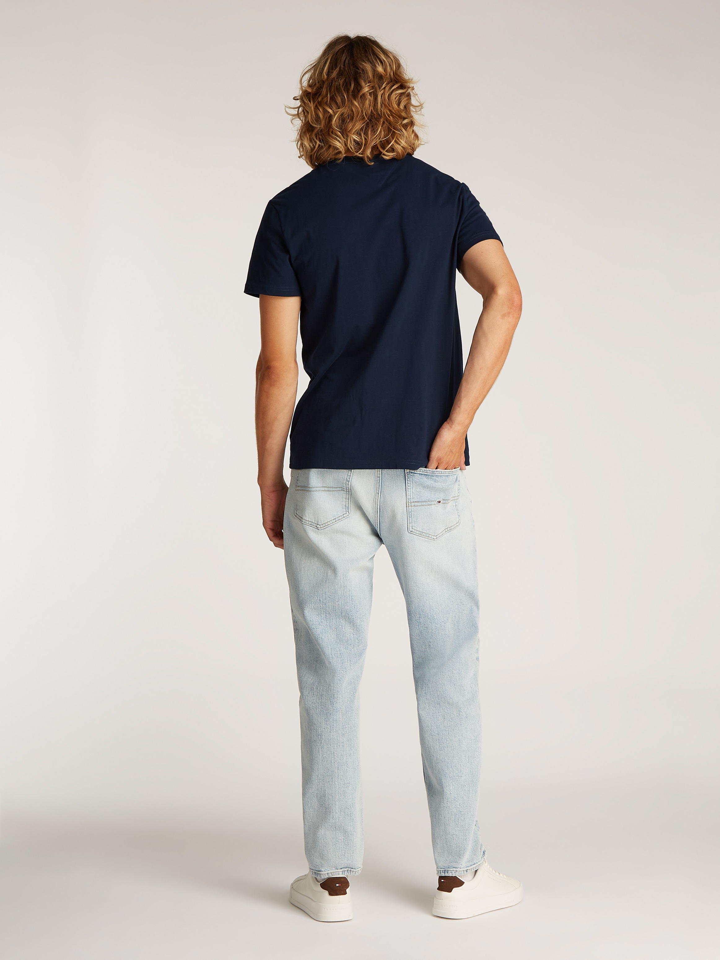 Tommy Jeans Plus Rundhalsshirt »TJM SLIM LINEAR CHEST SS TEE EXT«, in Großen Größen, Logodruck