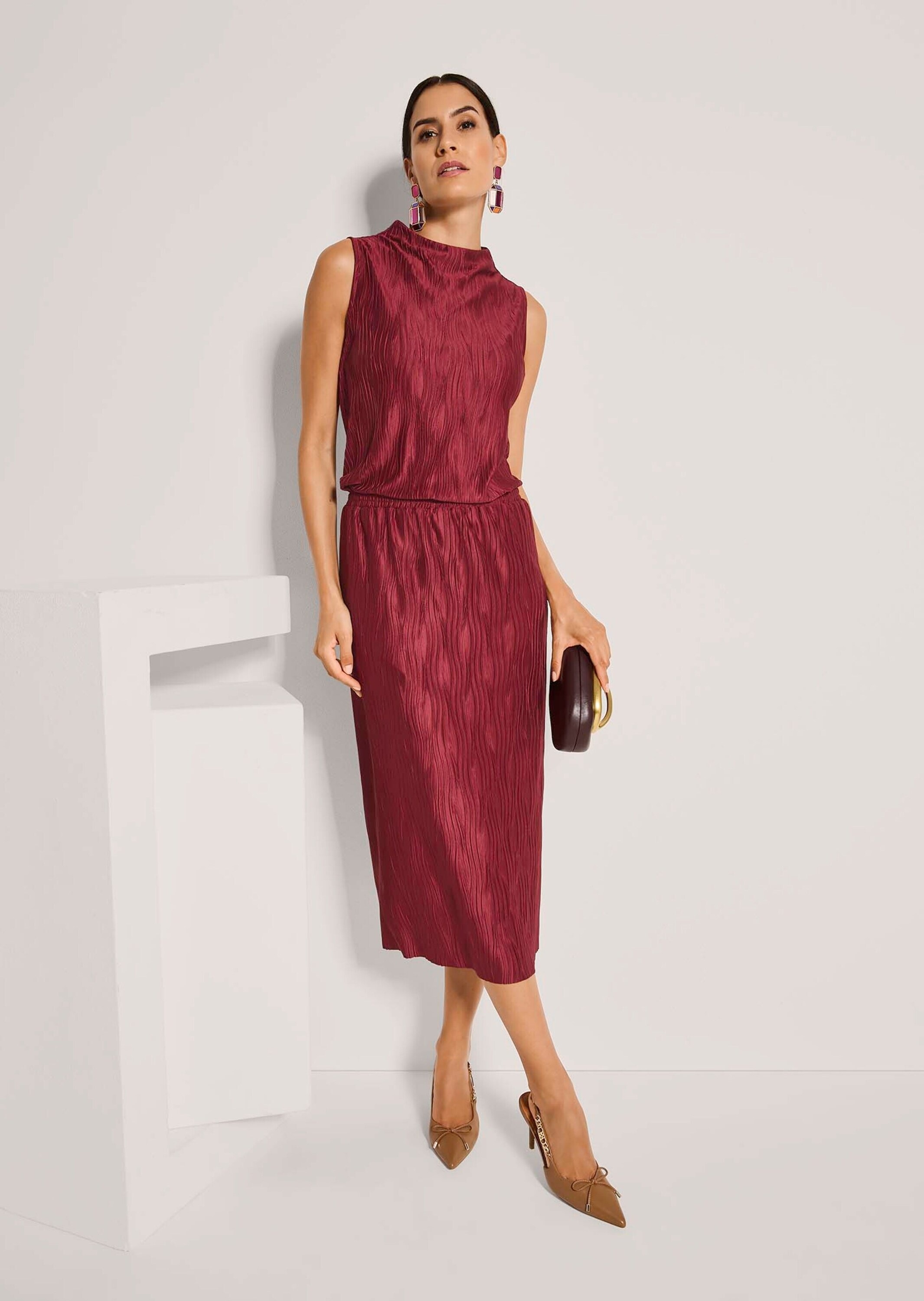 MADELEINE Kurzarmshirt »Shirt Kurzarm-Bluse mit Stehkragen, strukturiert« Offene Saumkante