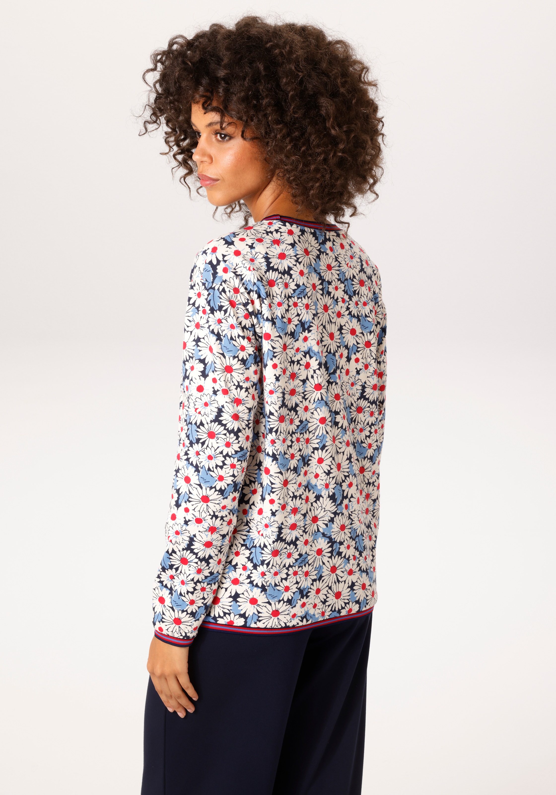 Aniston CASUAL Sweatshirt, allover mit Blüten bedruckt - NEUE KOLLEKTION günstig online kaufen