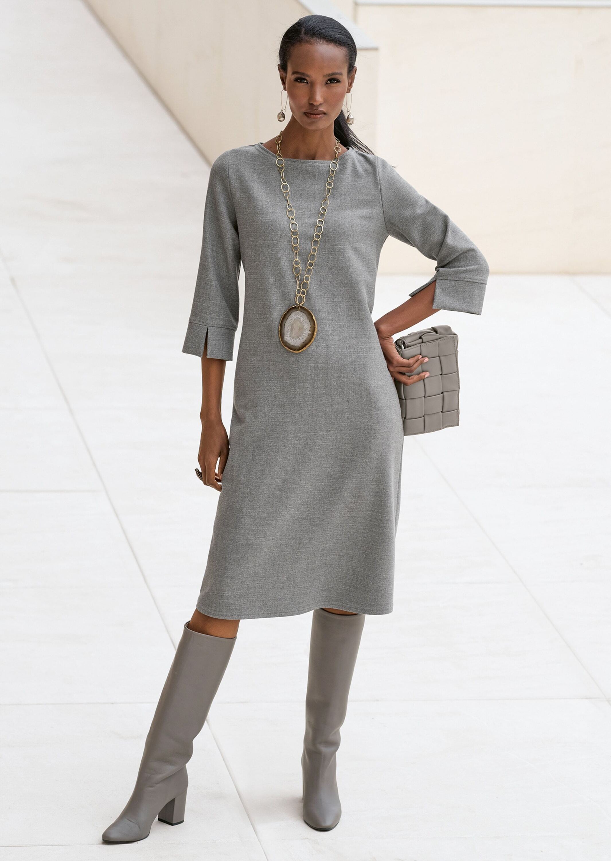 MADELEINE Sommerkleid »Kleid Elegantes Viskosekleid mit Rundhalsausschnitt«