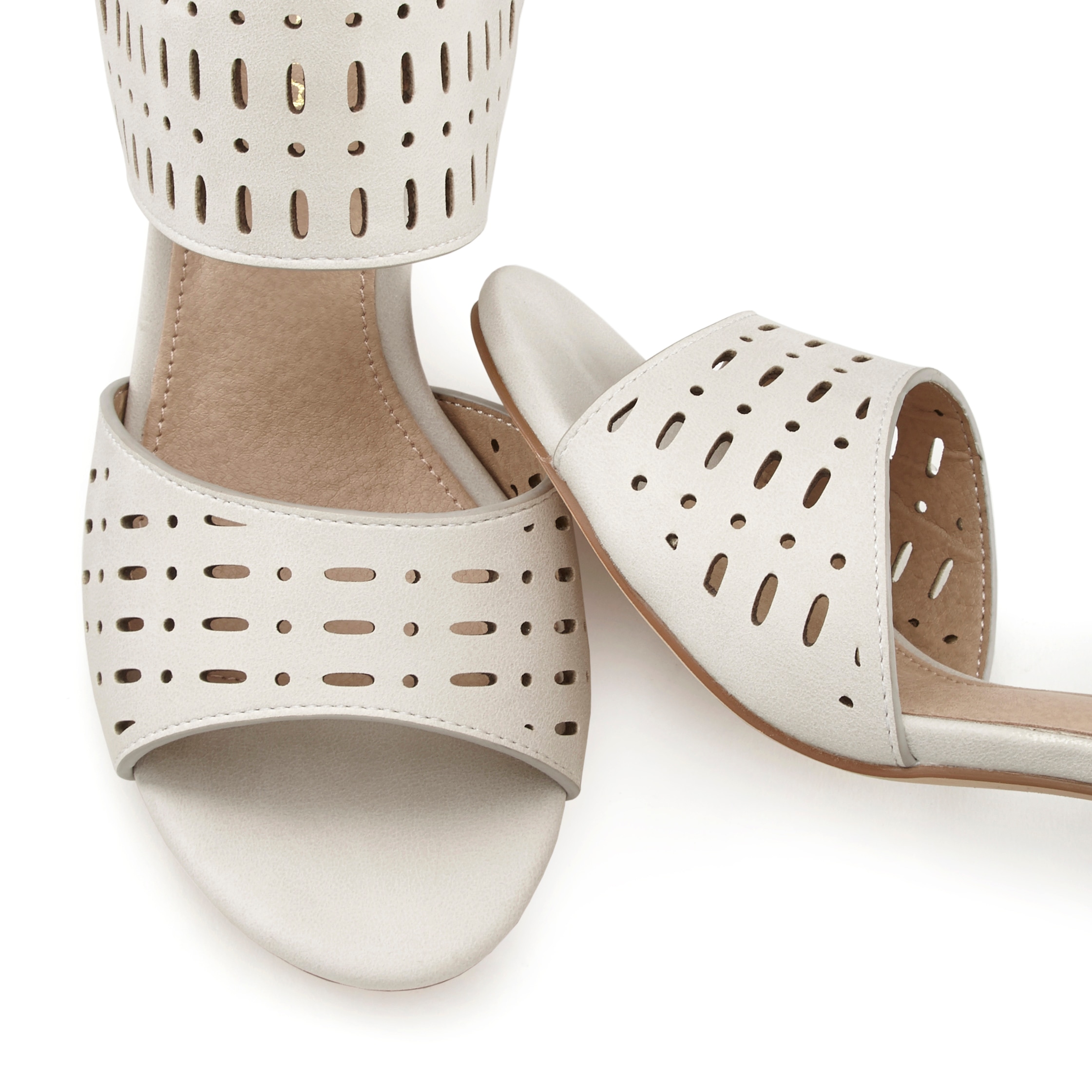 LASCANA Riemchensandalette »Sommerschuh«, Sandale, Sommerschuh mit Blockabsatz und Cut-Outs VEGAN