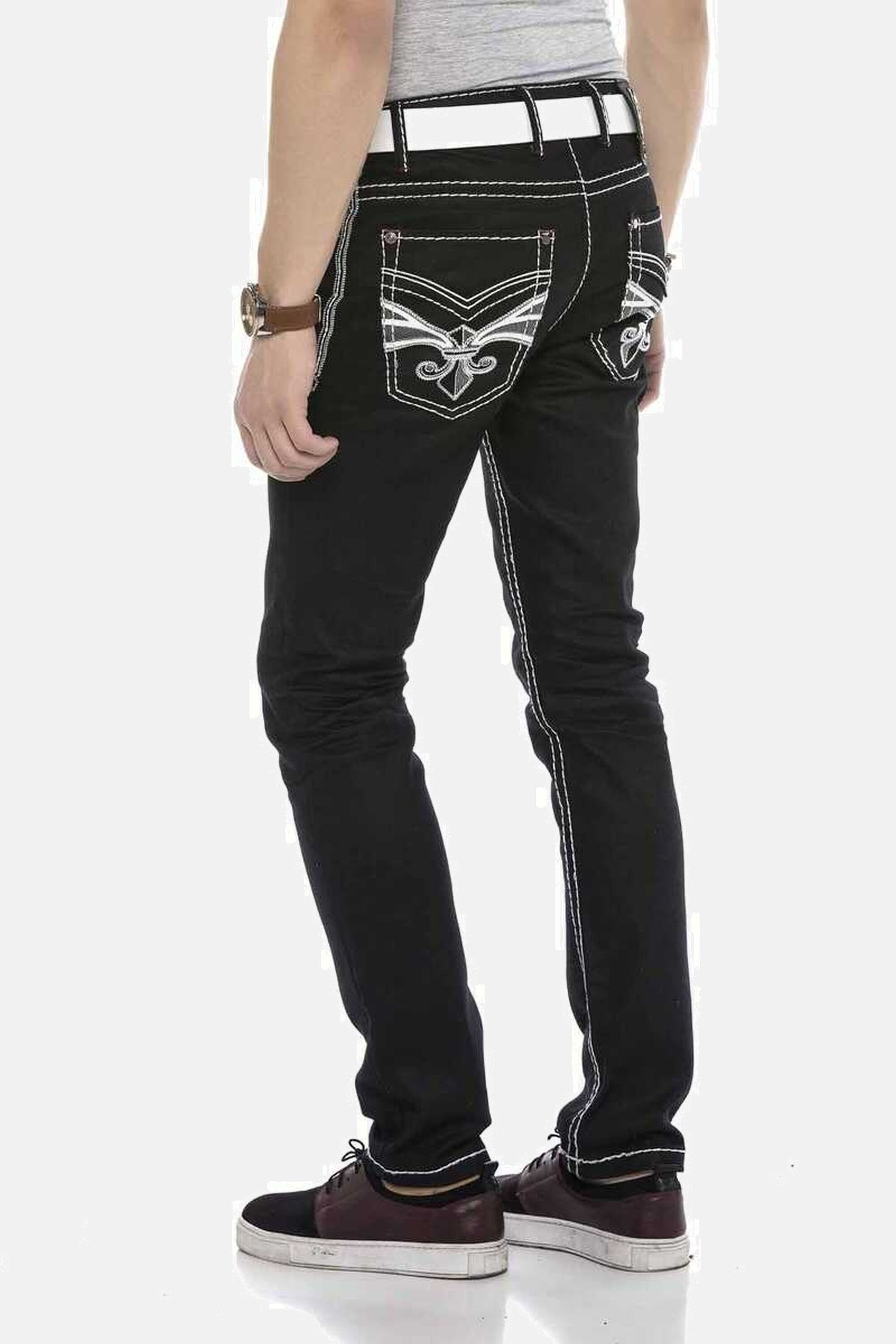 Cipo & Baxx Gerade Jeans »Jeans«, mit farblich abgehobenen Nähten, CD553