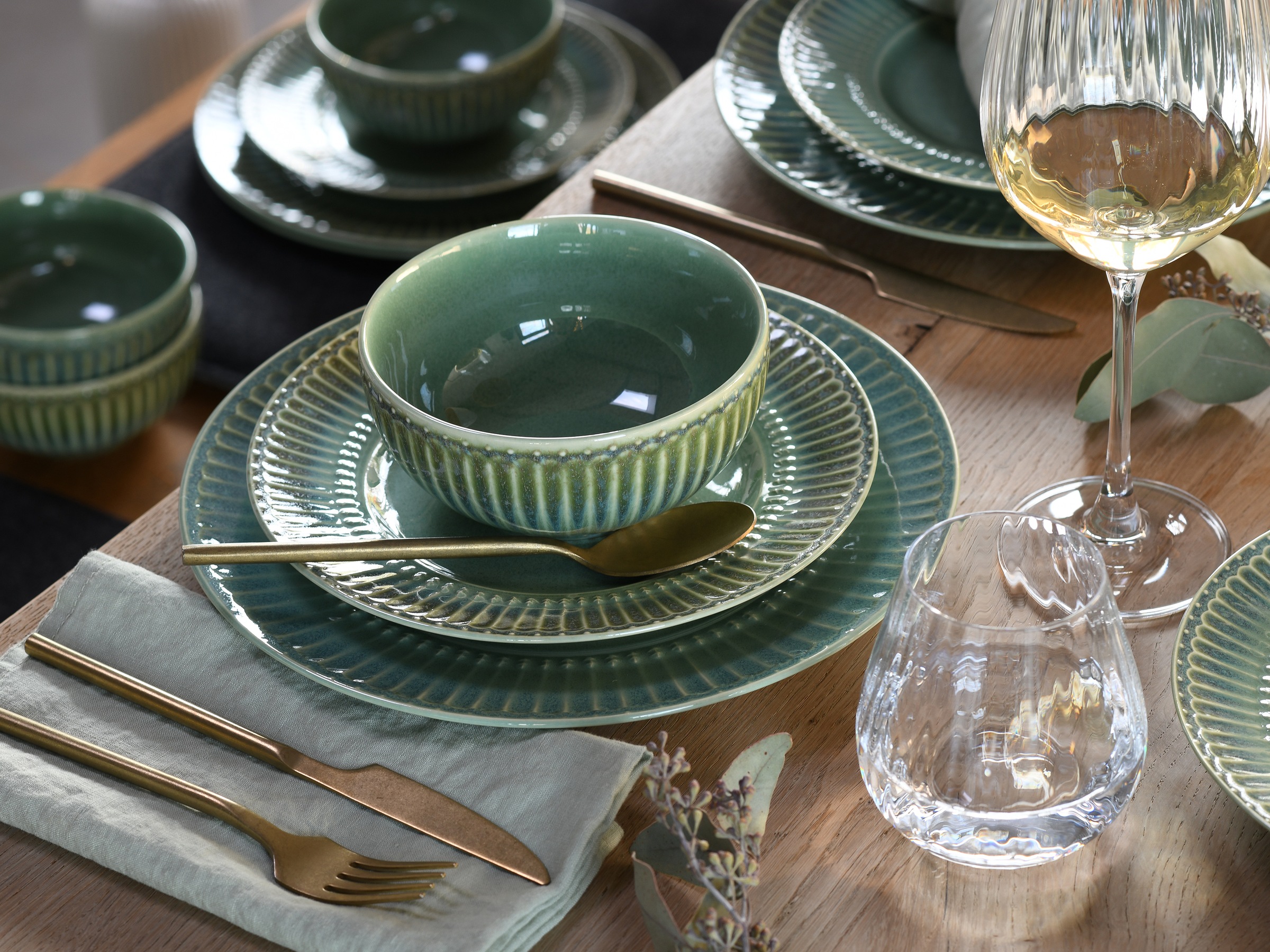 CreaTable Teller-Set »Celadon, Tellerset 12-tlg.« Elegantes Stabrelief, Farbverlauf
