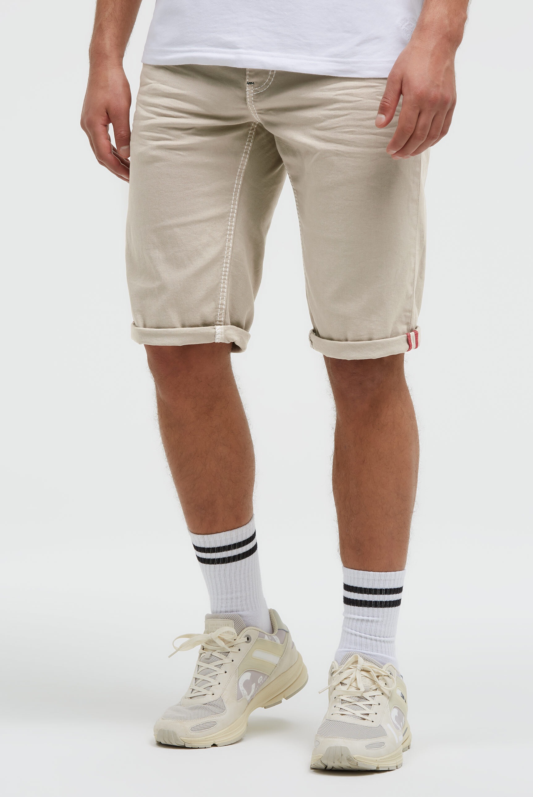 CAMP DAVID Jeansshorts mit geknöpften Klappentaschen am Gesäß